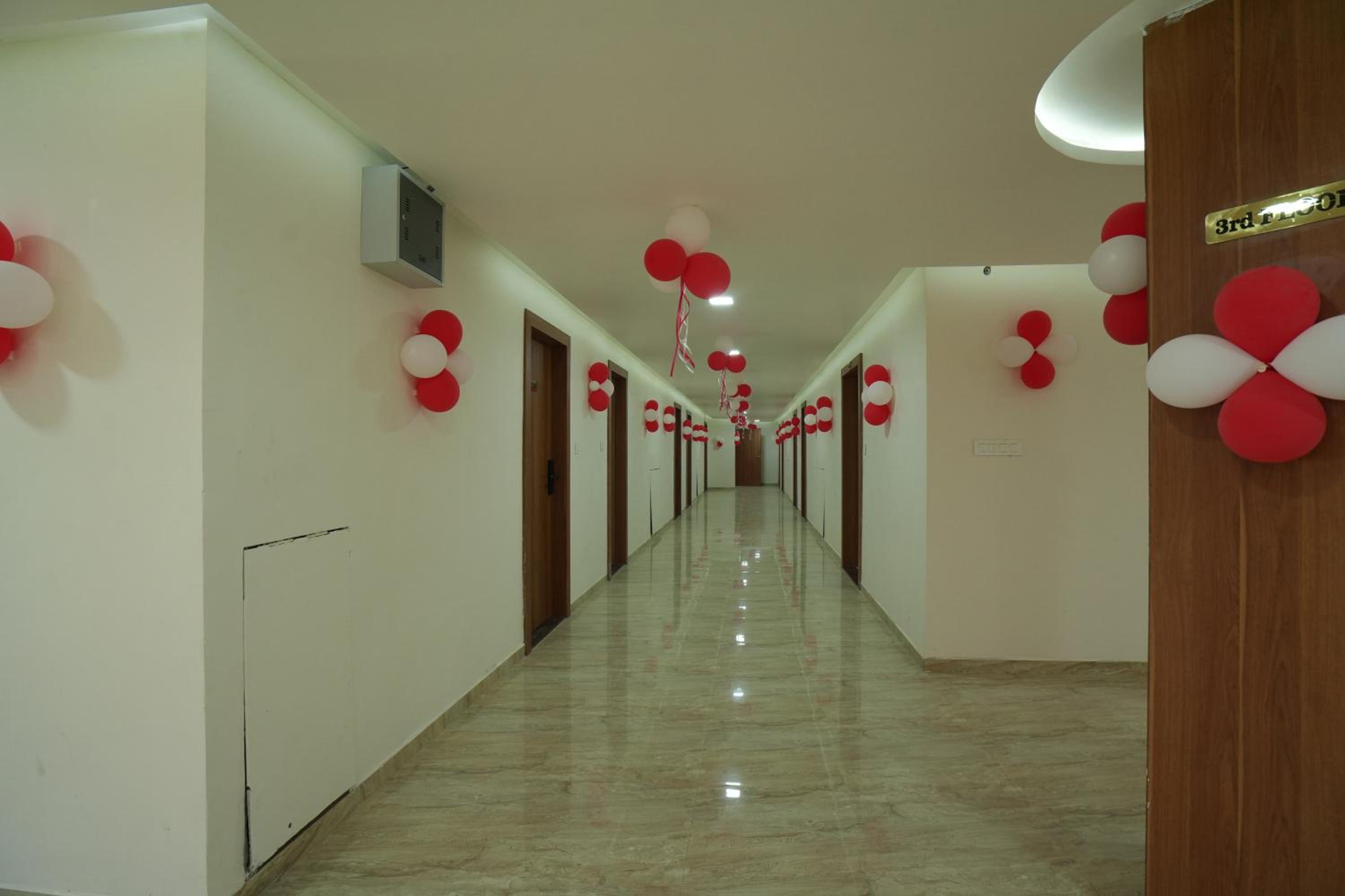 Deluxe Double or Twin Room - Photo 8