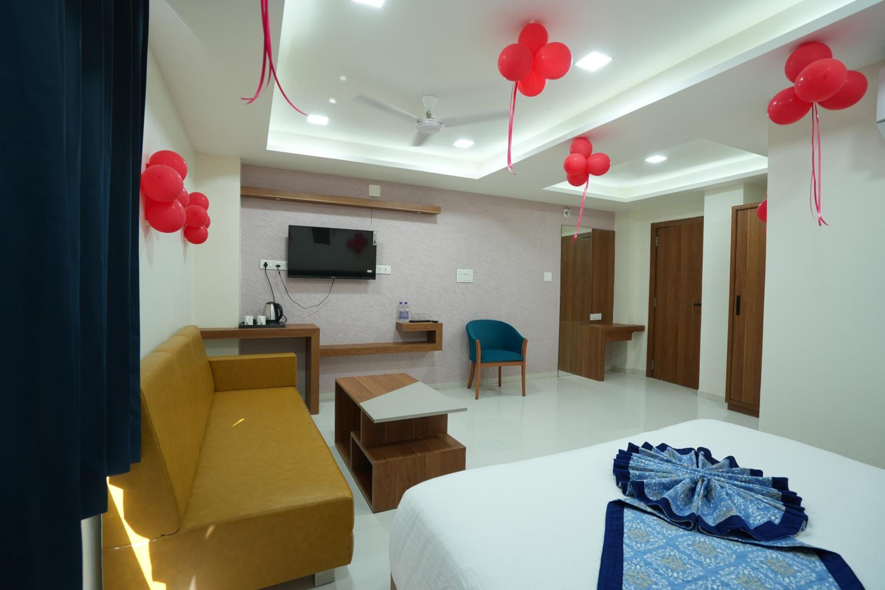 Deluxe Double or Twin Room - Photo 17