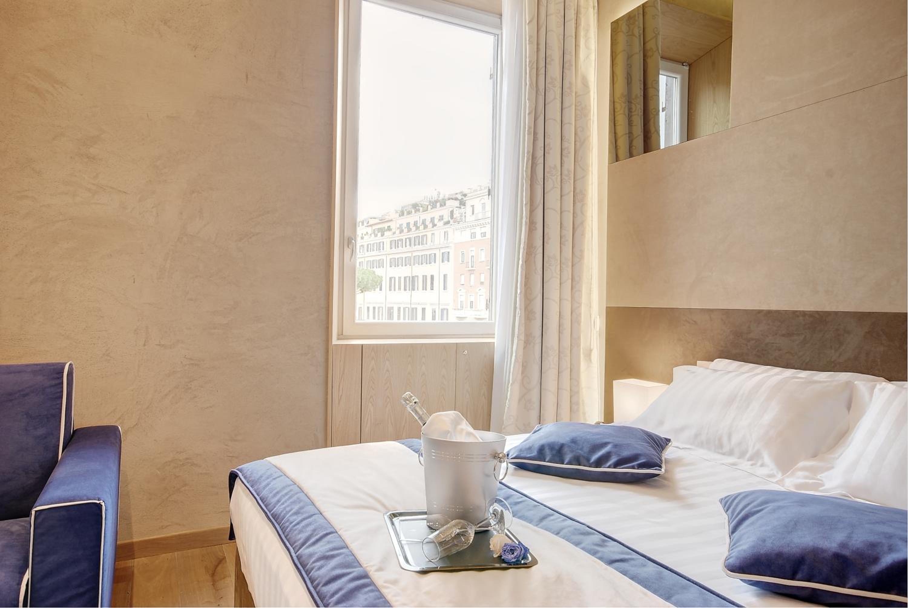 Suite with City View photo 3