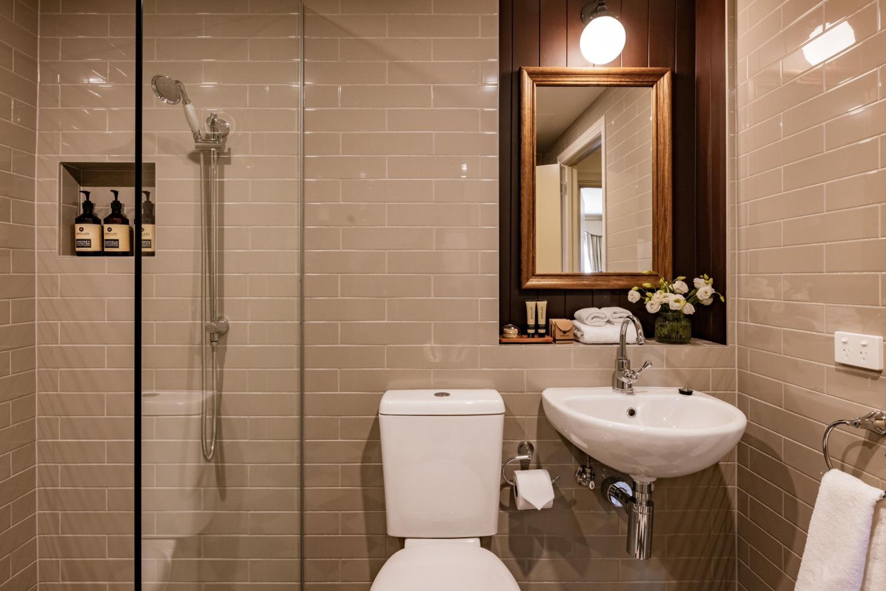 Executive Suite with Free High Speed WiFi - Photo 5