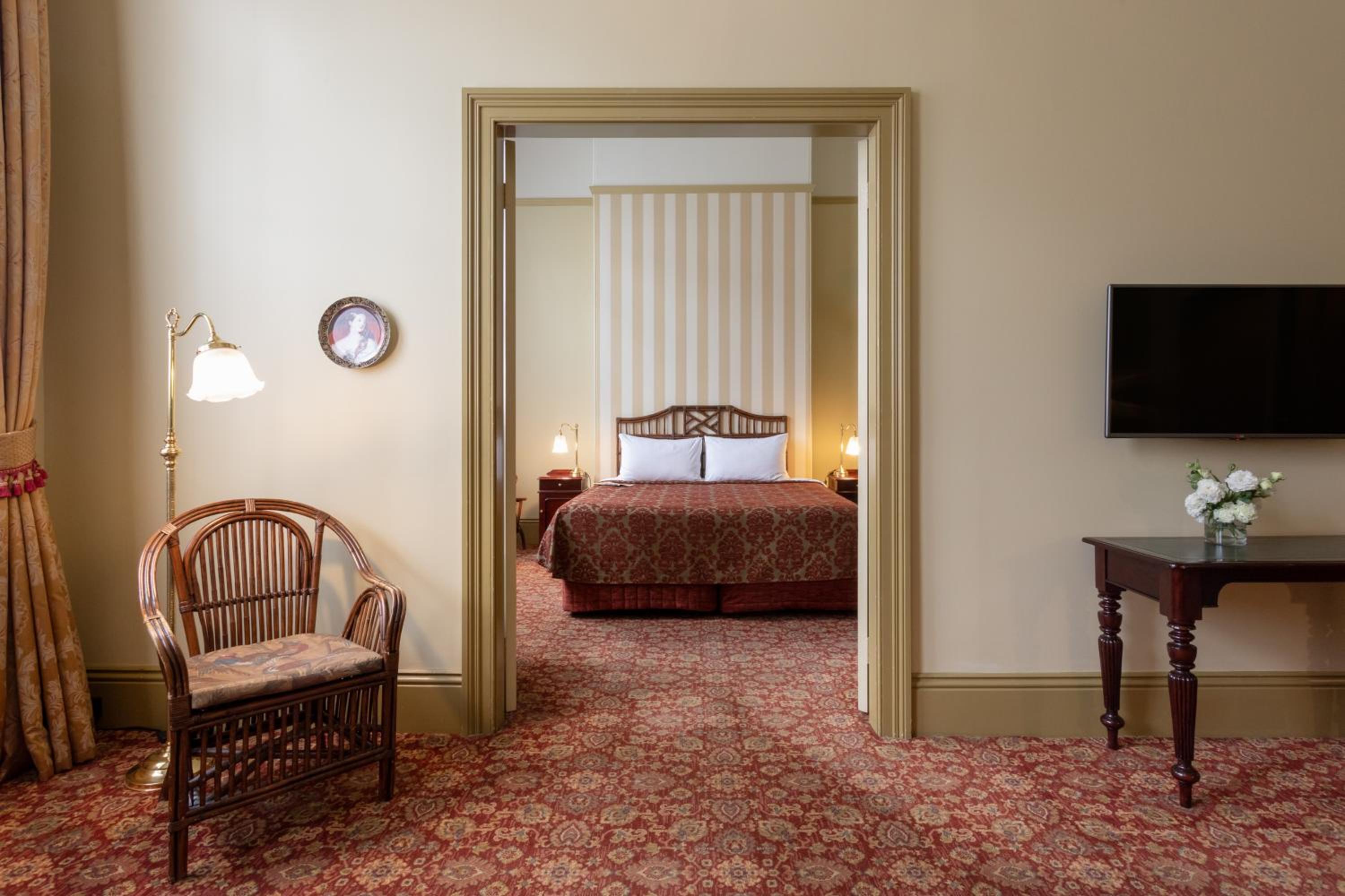 Victorian Suite with Free High Speed WiFi - Photo 8