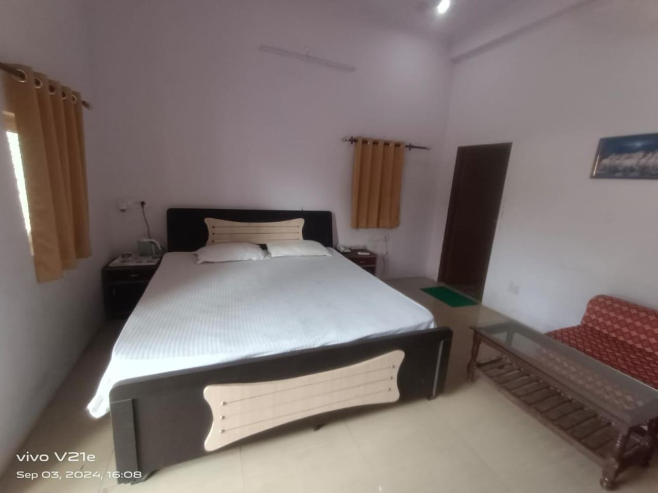Deluxe Double Room (2 Adults + 1 Child)