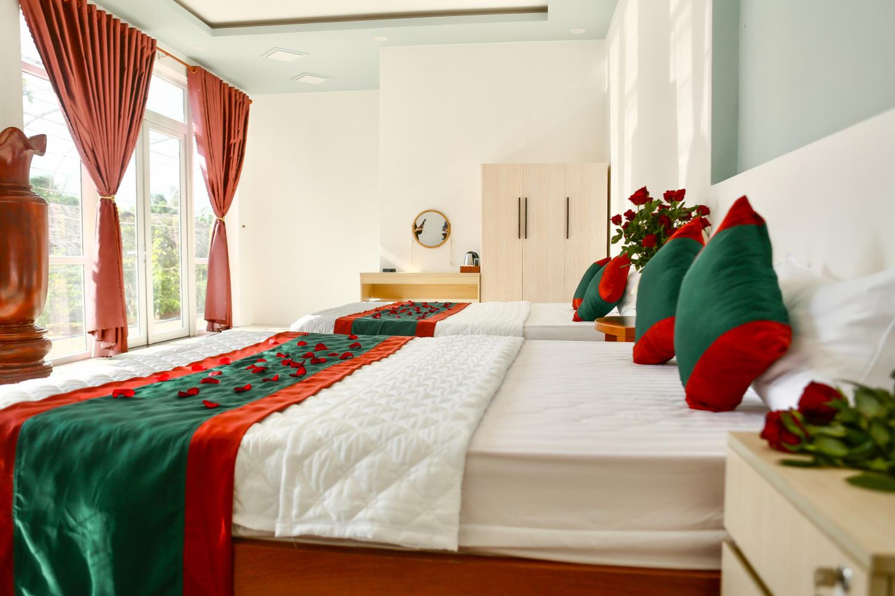 Deluxe Queen Room With Two Queen Beds photo 1