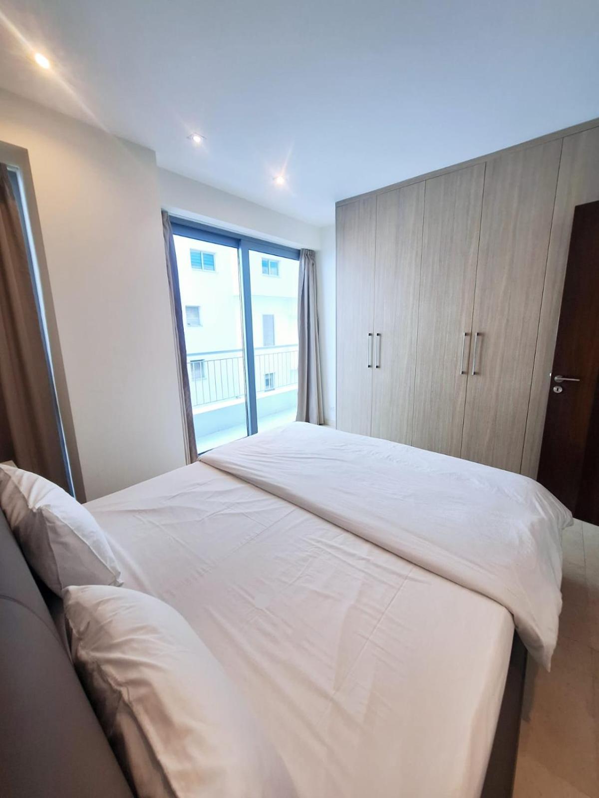 Apartamento con Balcón