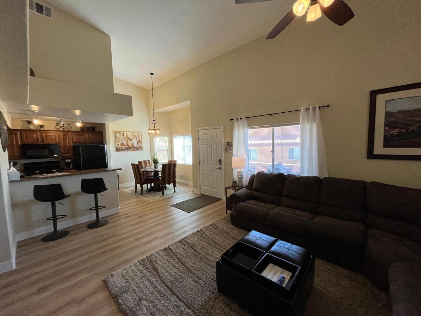 Three-Bedroom Apartment photo 1