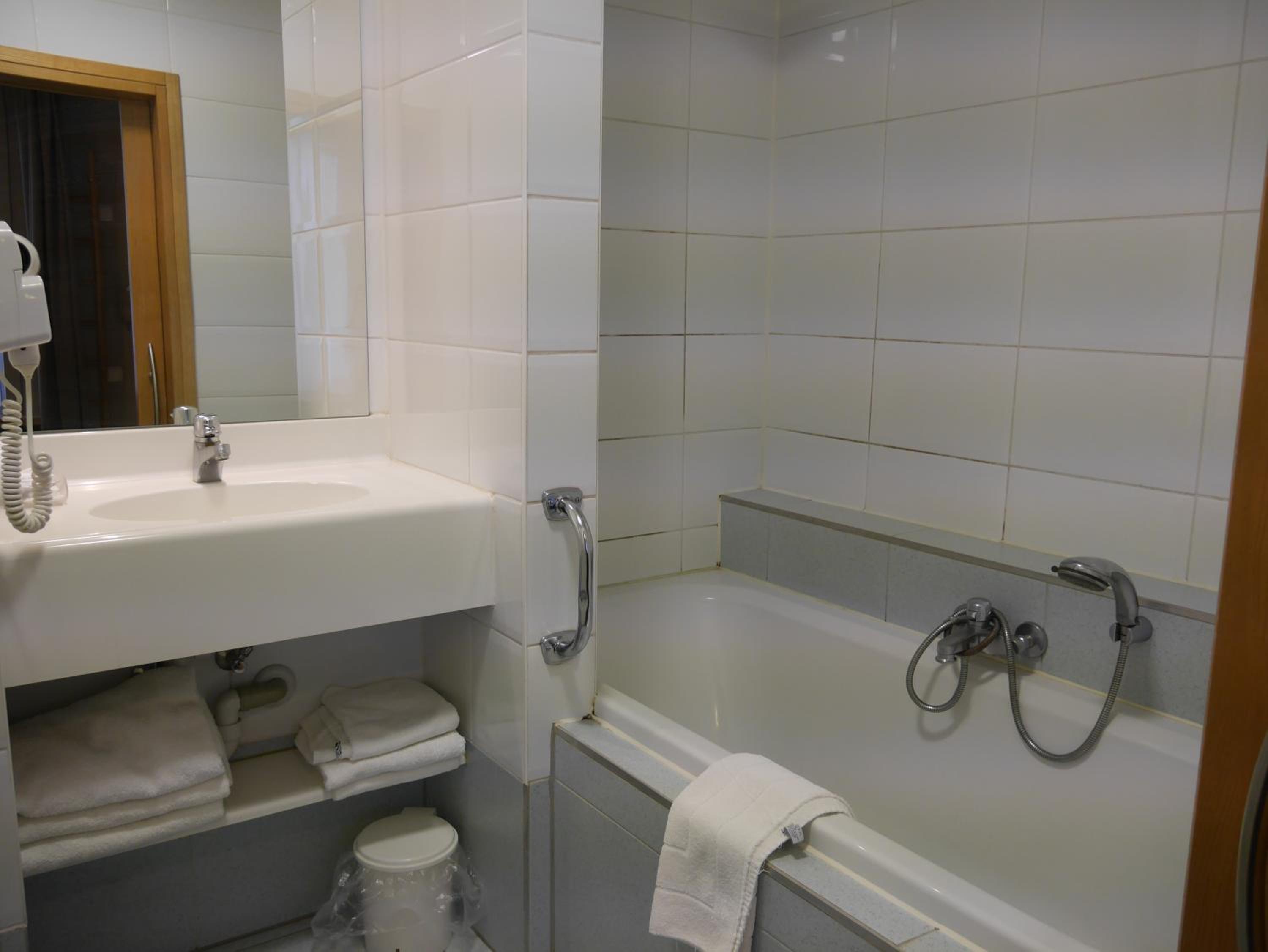 Double or Twin Room - Photo 2