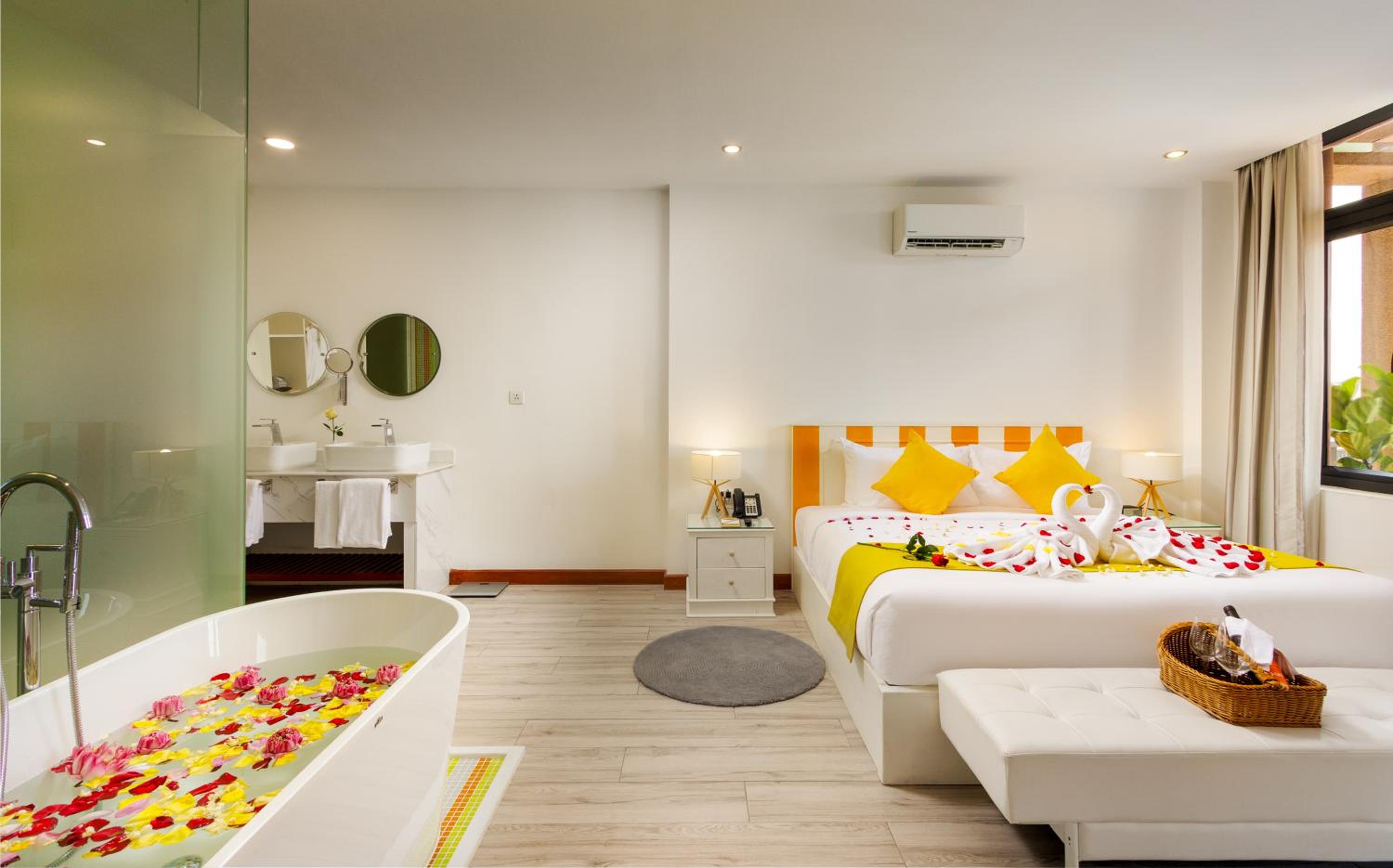  Modern Chic Suite King With Balcony 