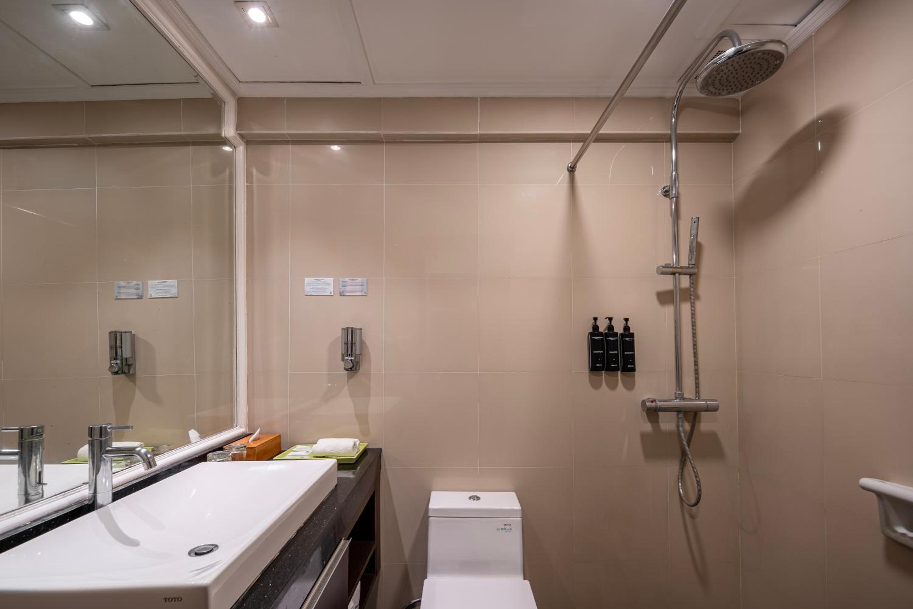 Two-Bedroom Suite - Photo 2