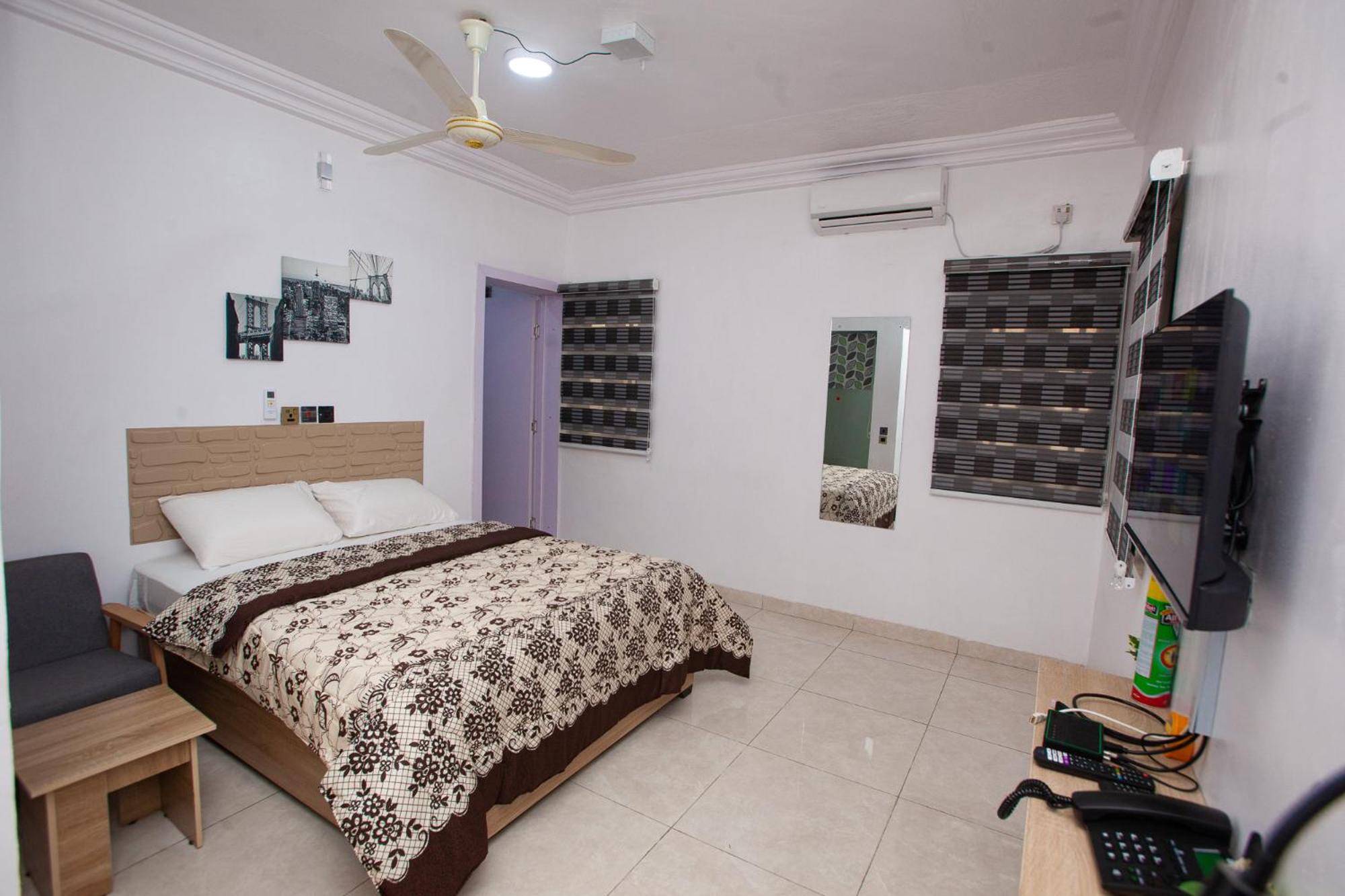 Studio Apartment with Queen Bed