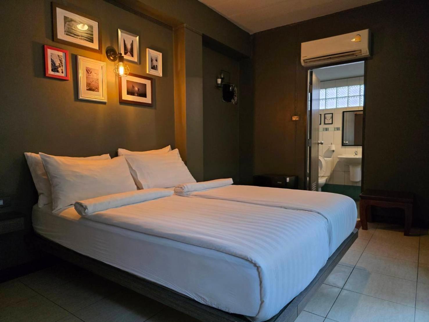 Double Room With Private Bathroom photo 2