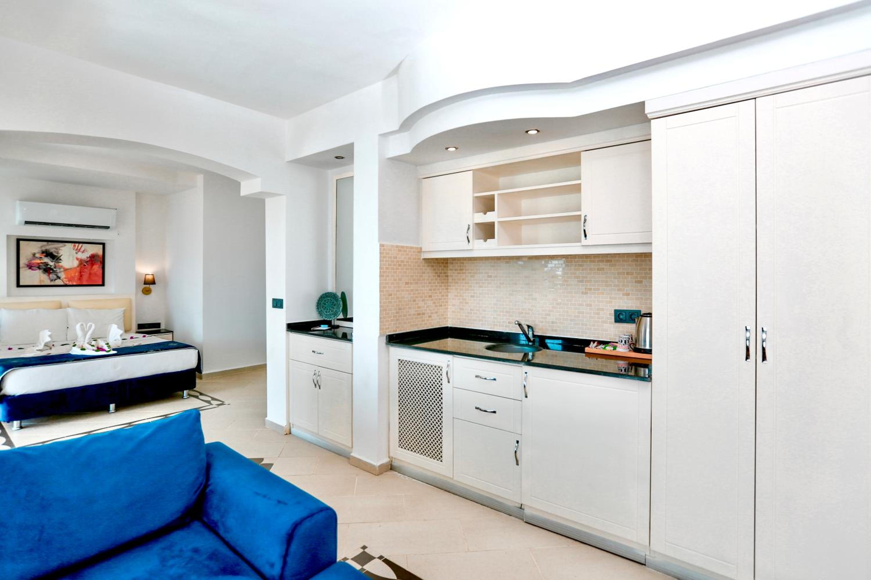 Deluxe Family Suite photo 2