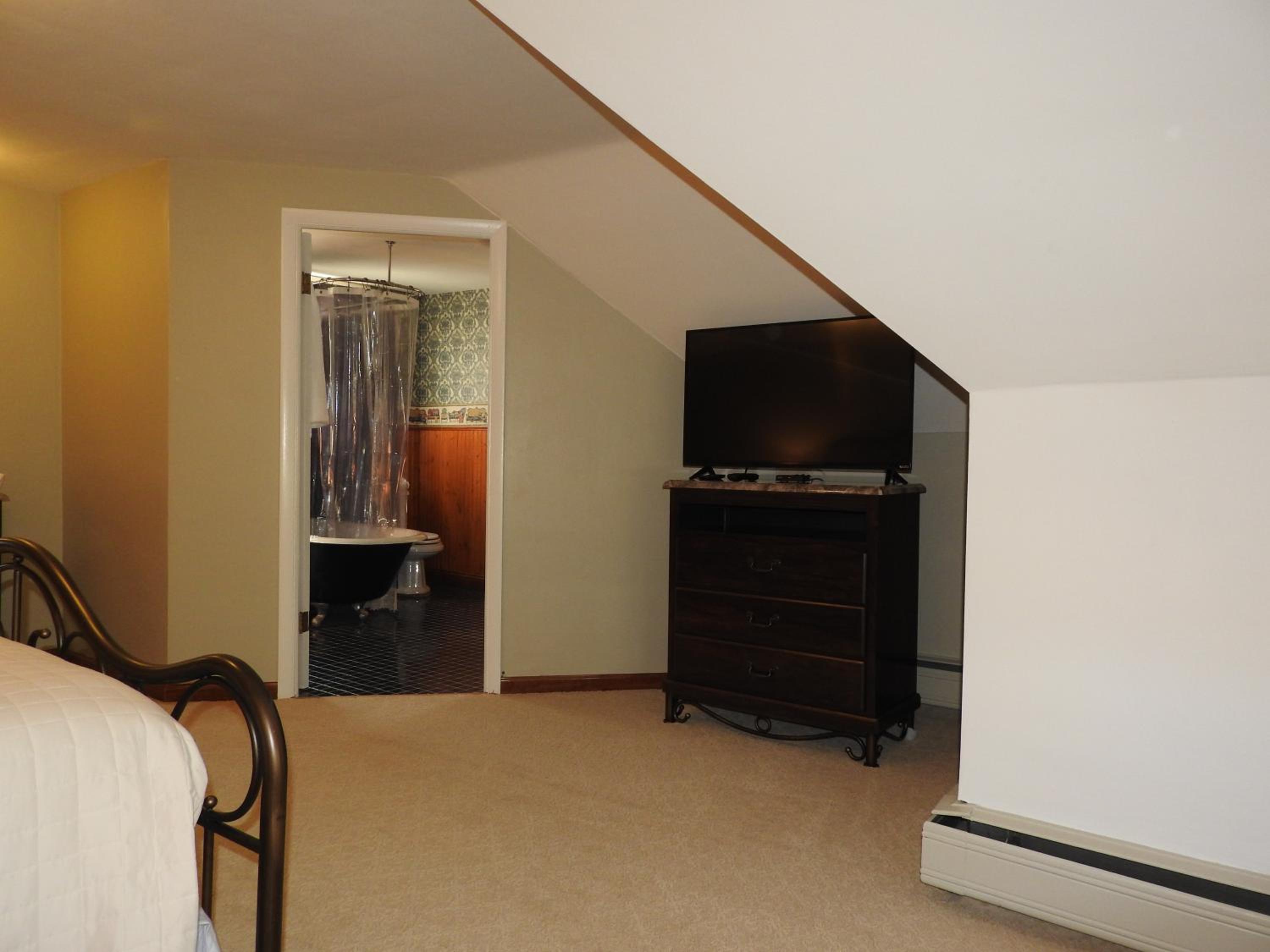 Family Room with Bathroom photo 3