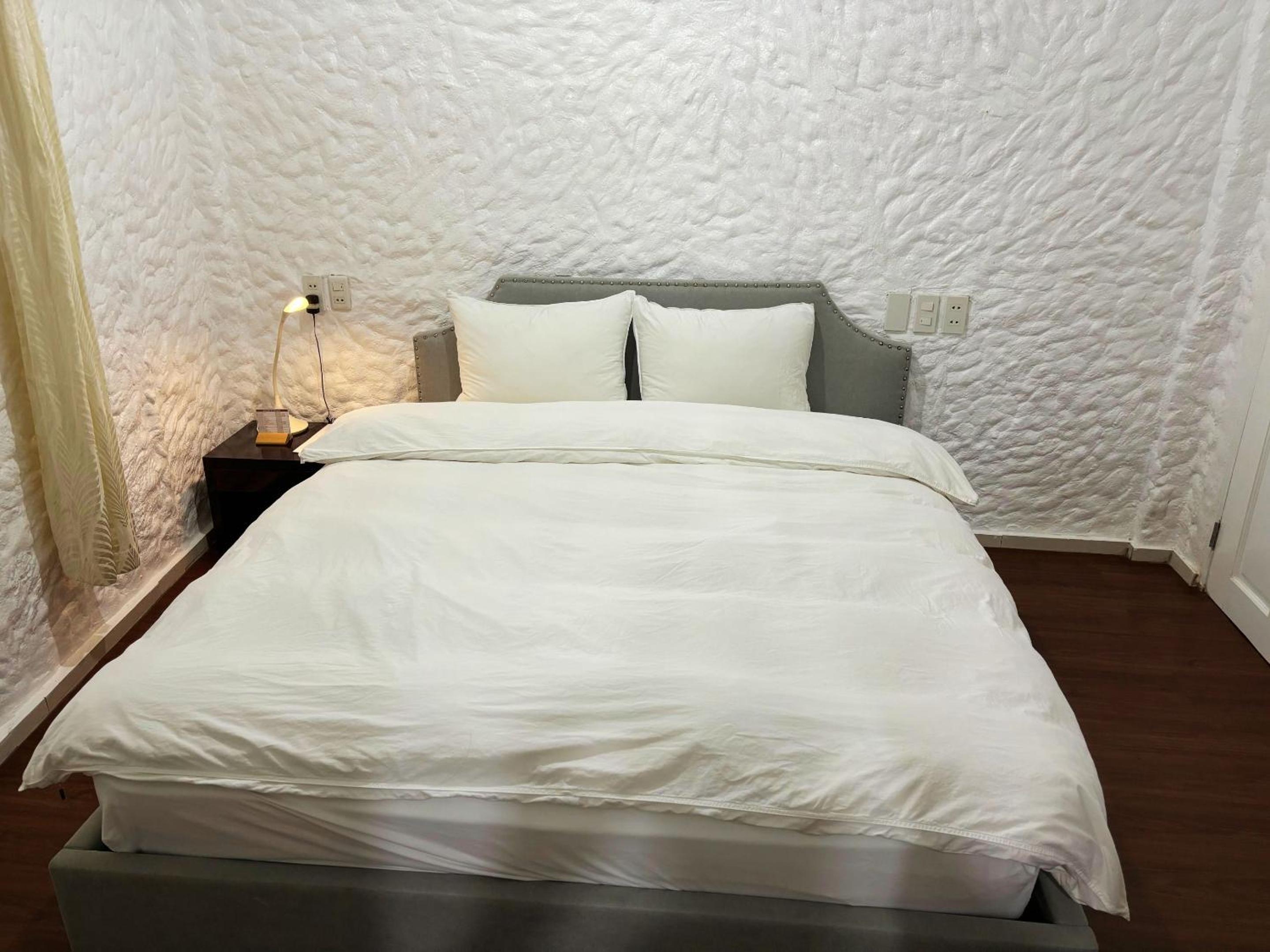 Standard Double Room - Photo 11