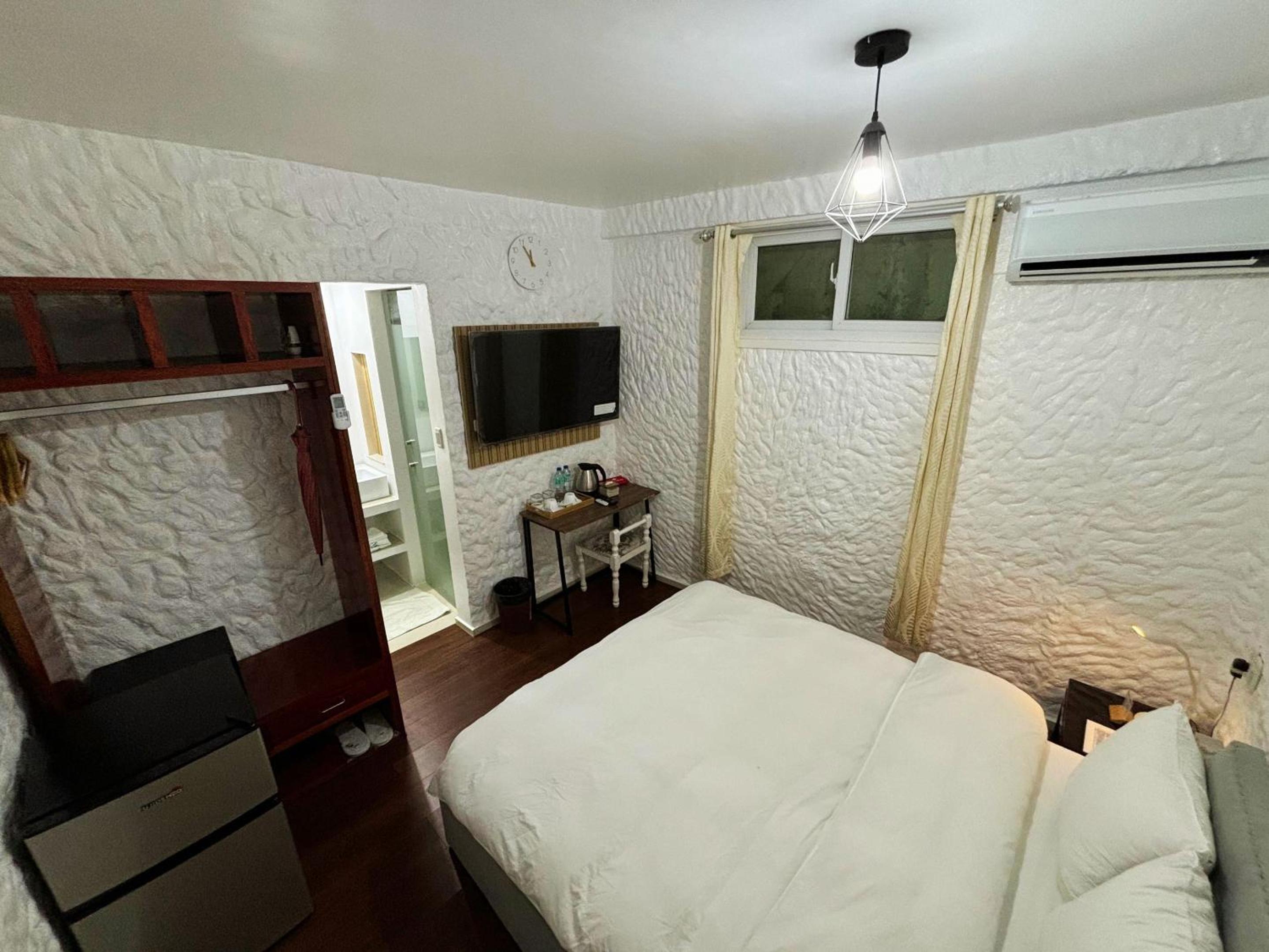 Standard Double Room - Photo 3
