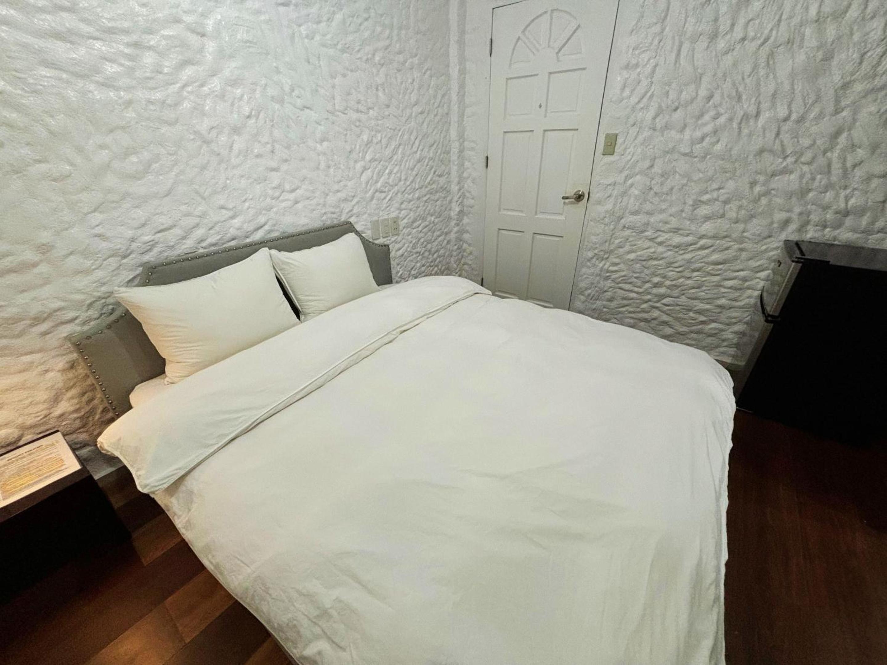 Standard Double Room - Photo 2