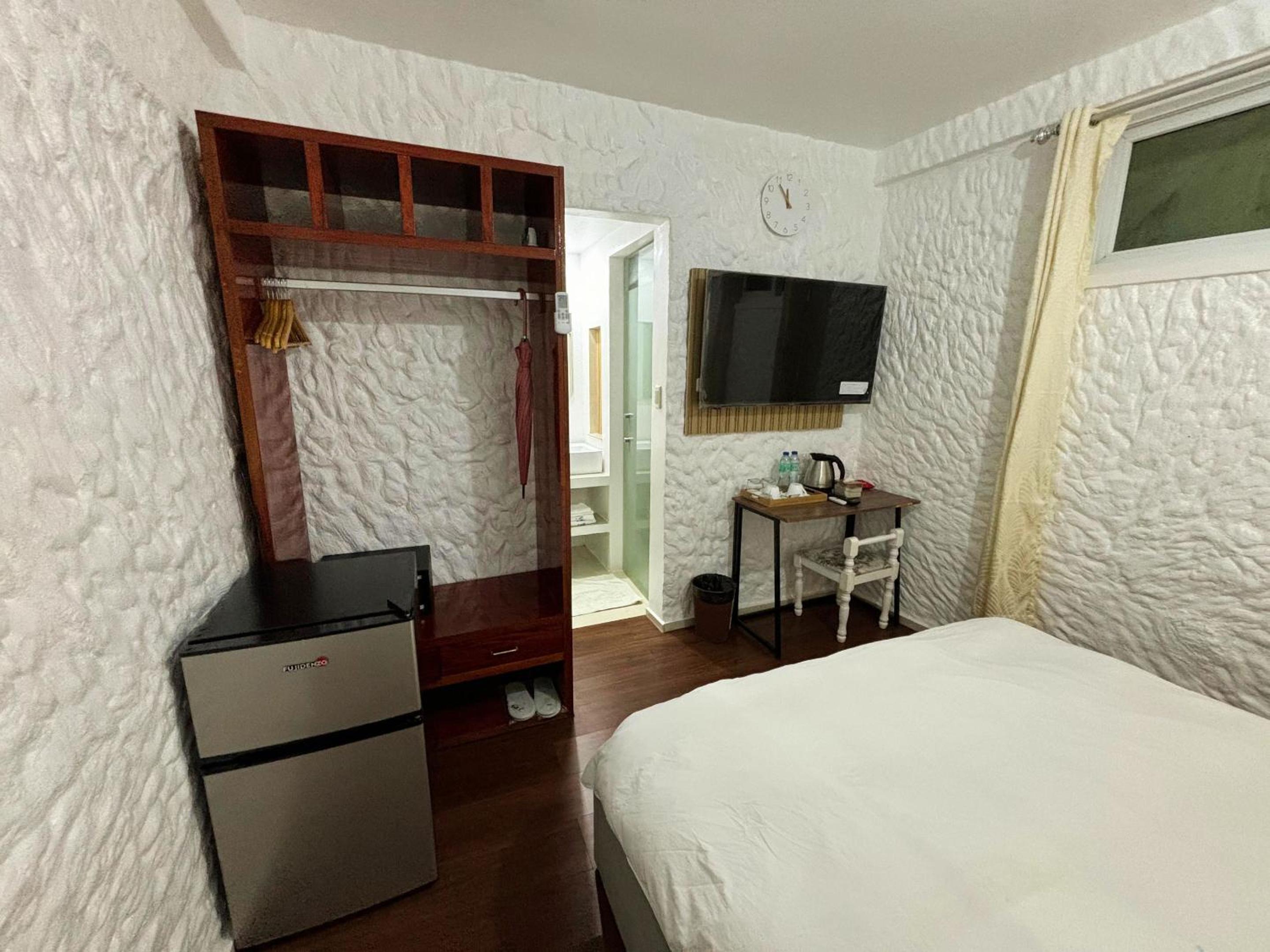 Standard Double Room - Photo 7