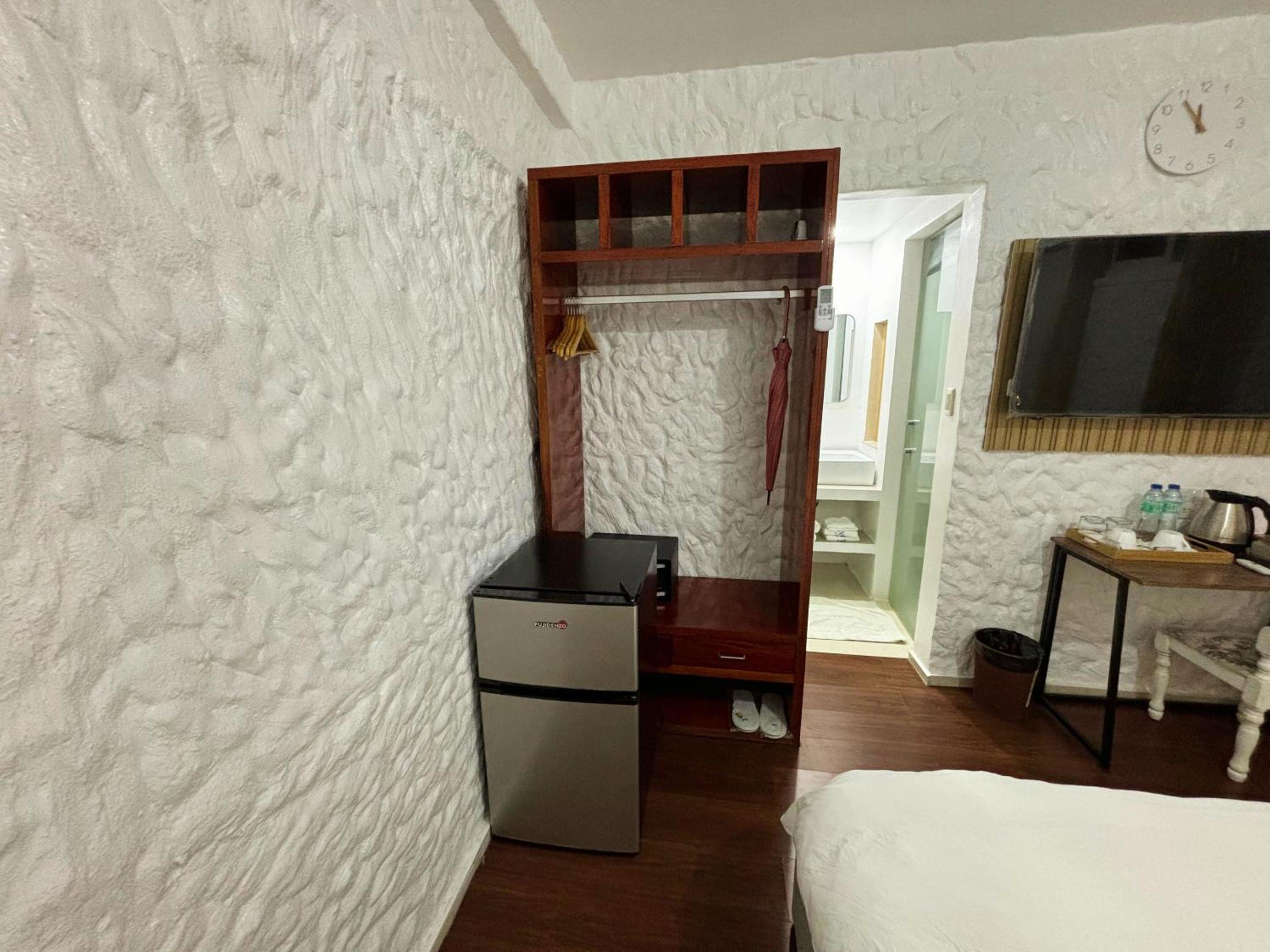 Standard Double Room - Photo 6
