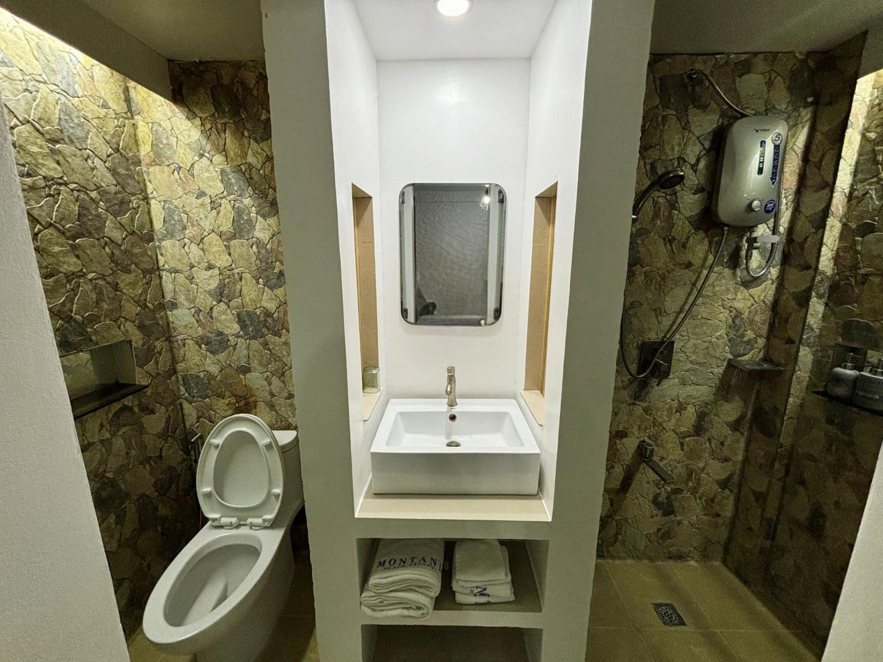 Standard Double Room - Photo 9