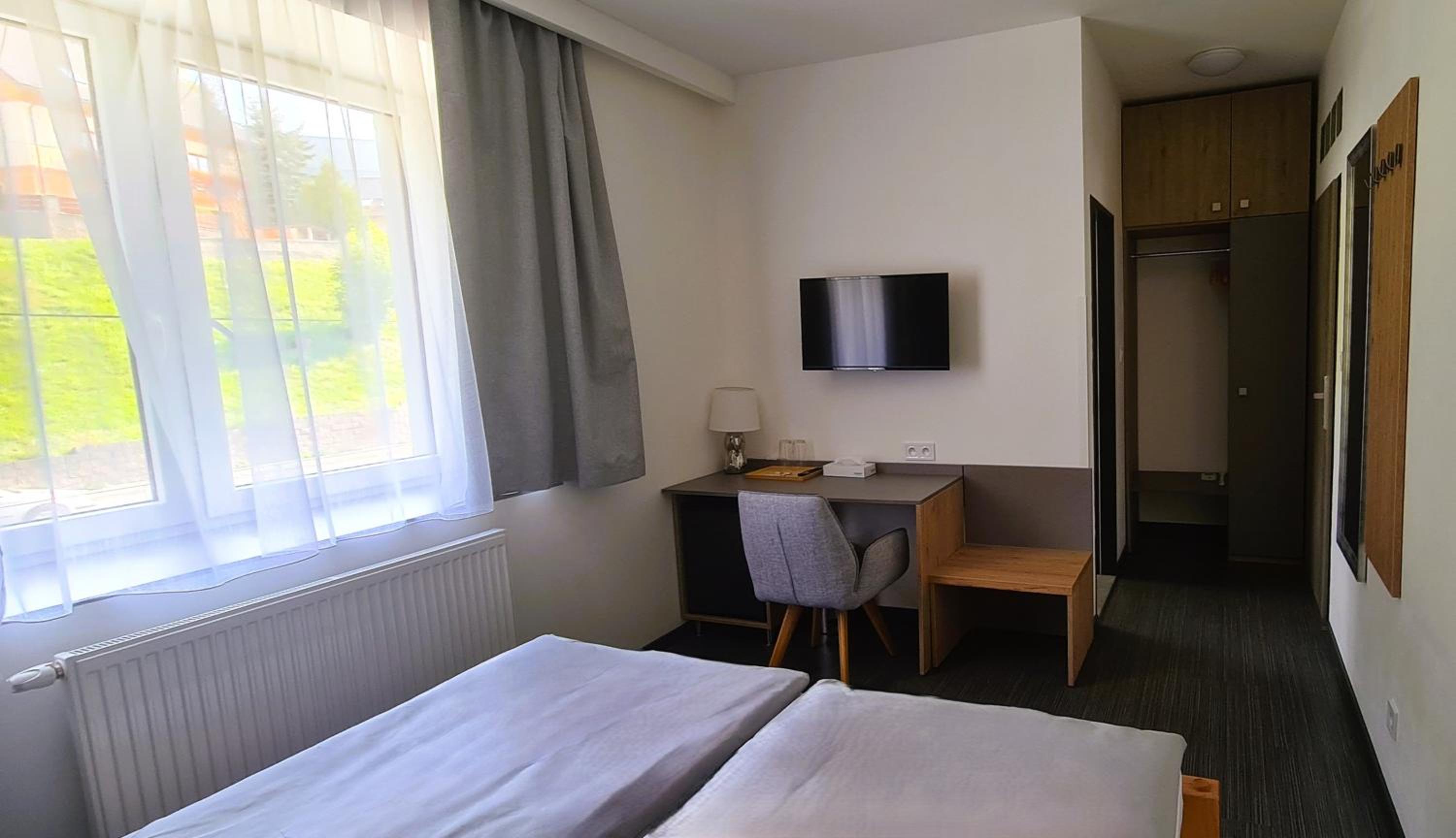 Standard Double Room - Photo 2