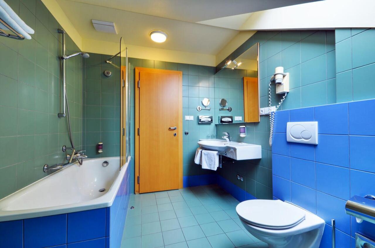 Business Double or Twin Room - Photo 7