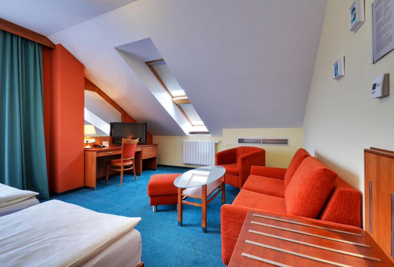 Business Double or Twin Room - Photo 8