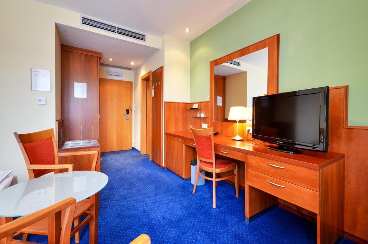 Business Double or Twin Room - Photo 4