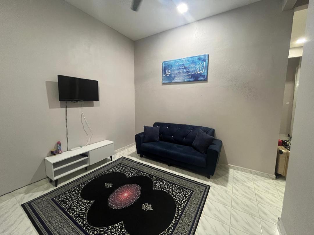 Three-Bedroom House photo 1