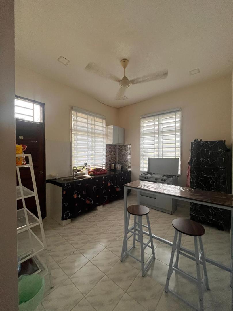 Three-Bedroom House photo 2