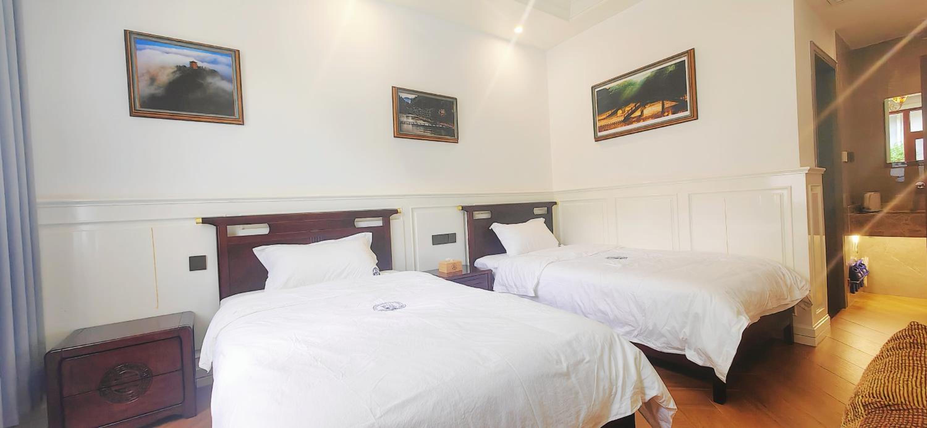 Deluxe Twin Room photo 3