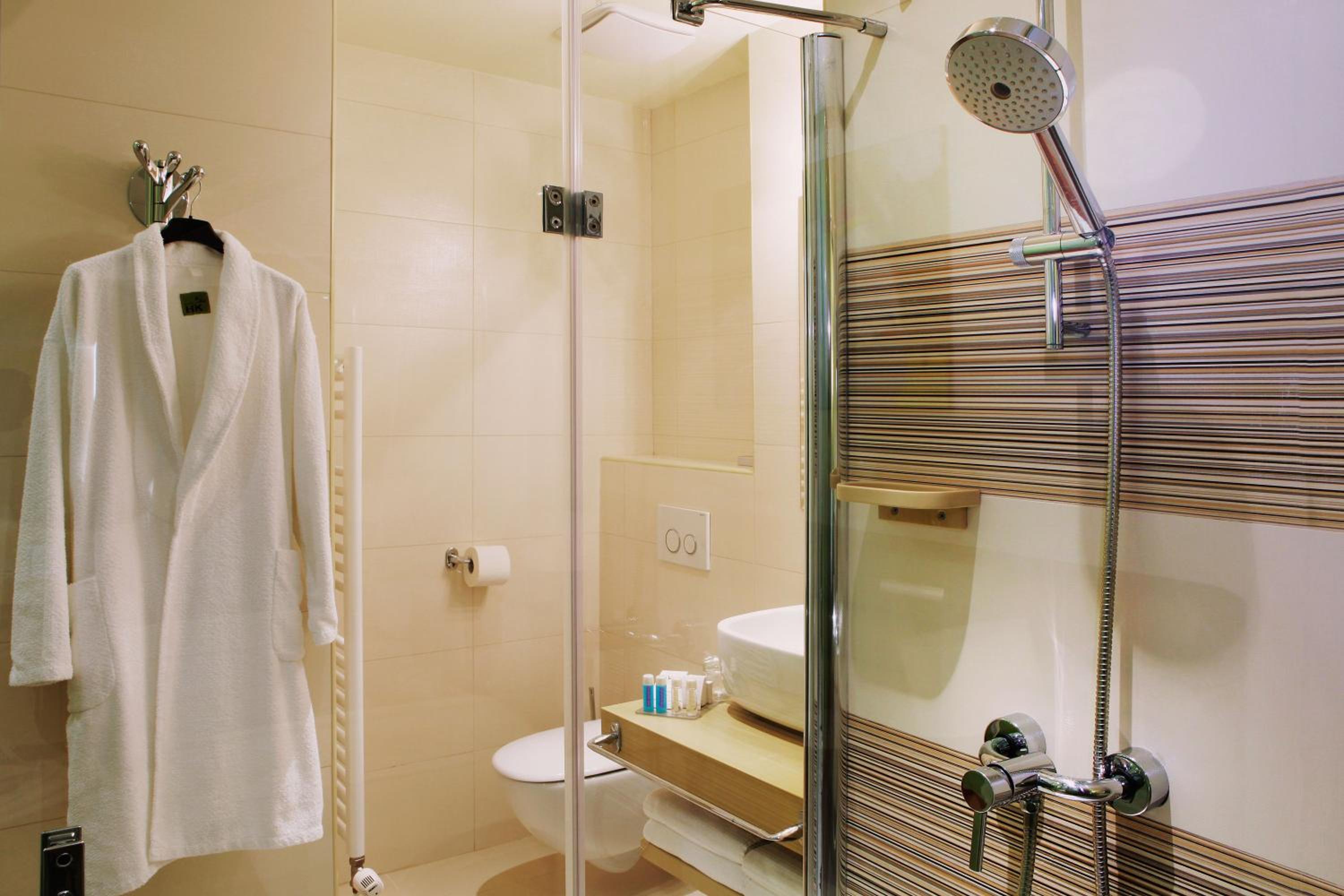 Standard Double Room - Photo 2