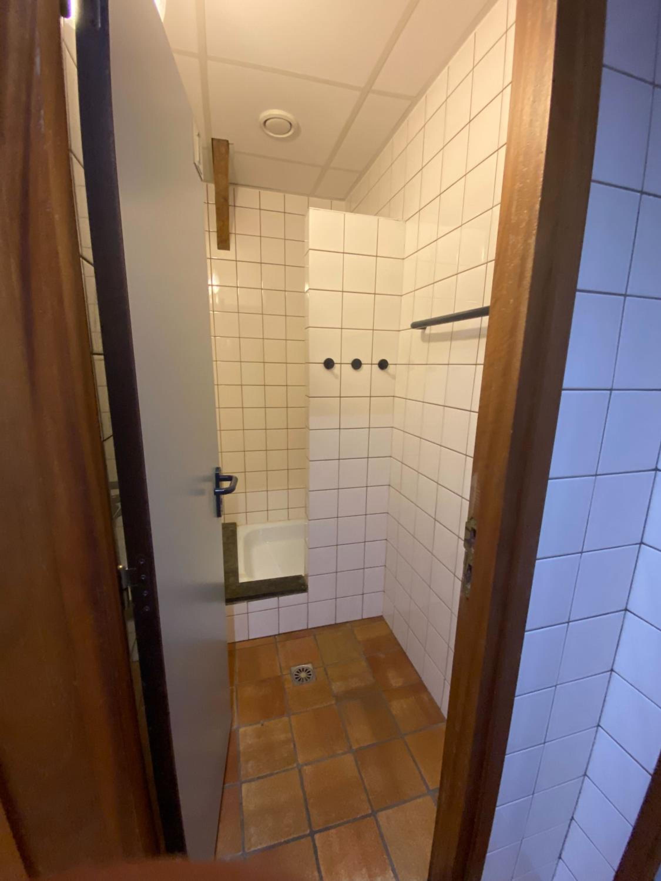 Family Room With Shared Bathroom photo 2