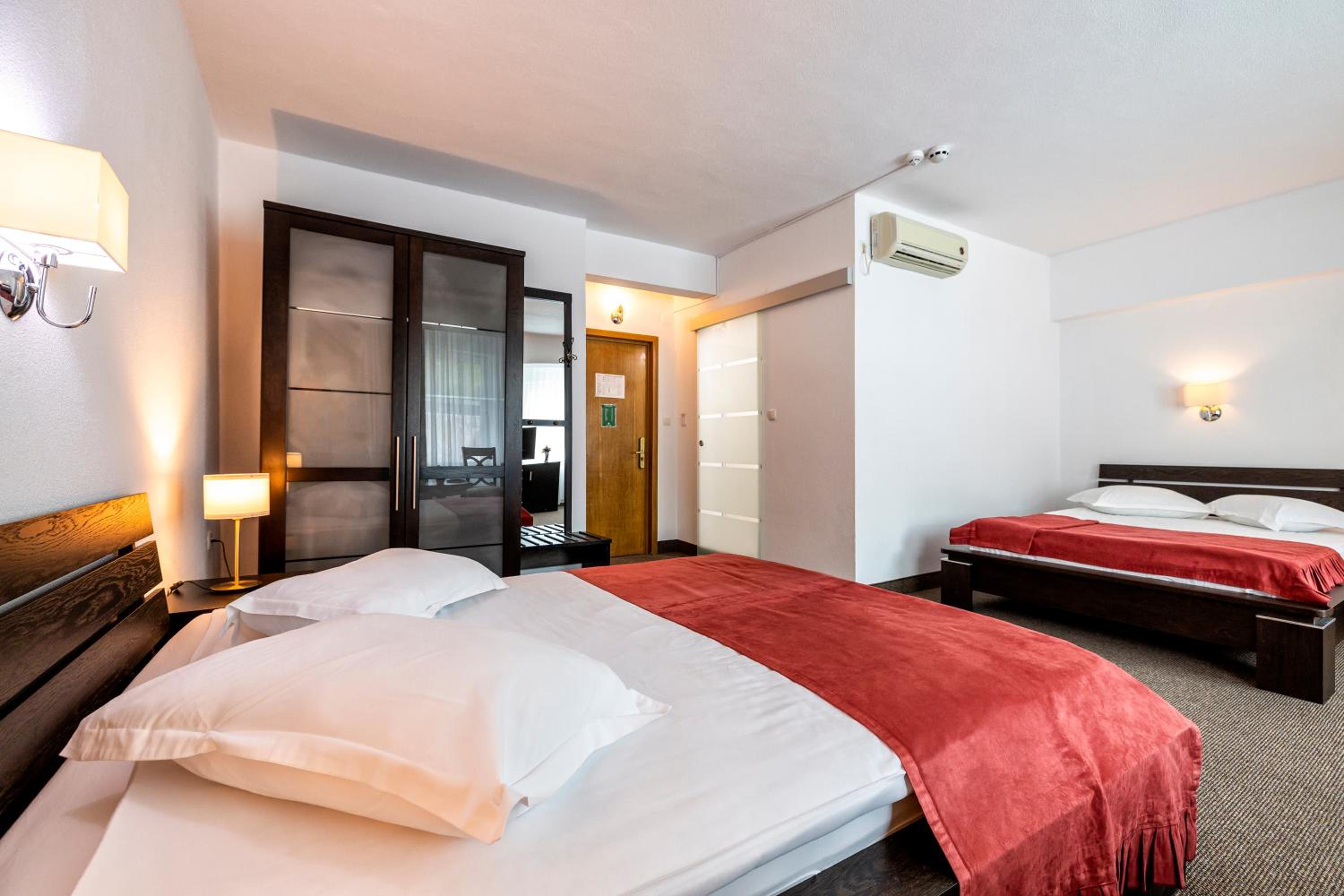 Twin Room - Photo 1