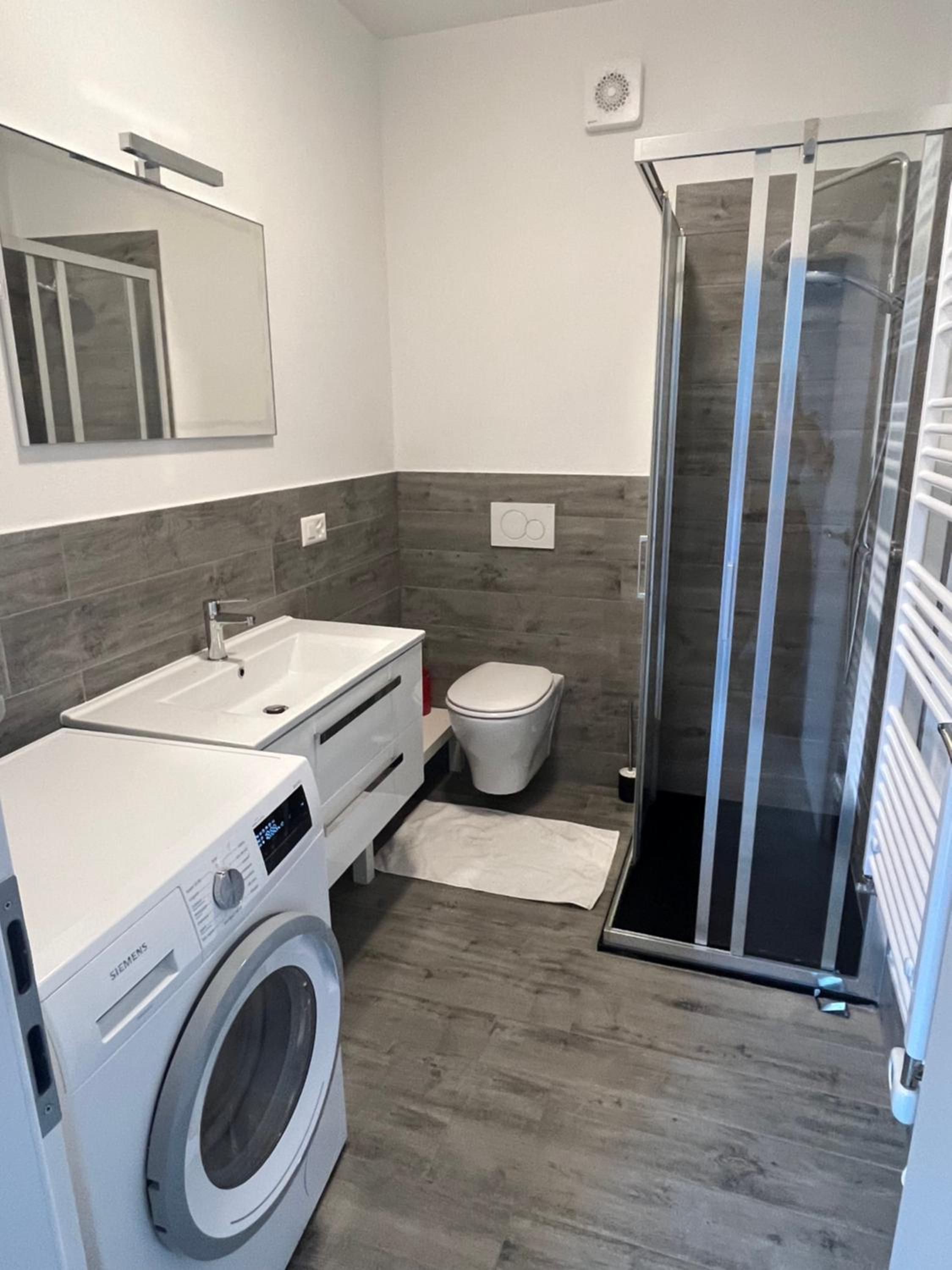 One-Bedroom Apartment photo 3