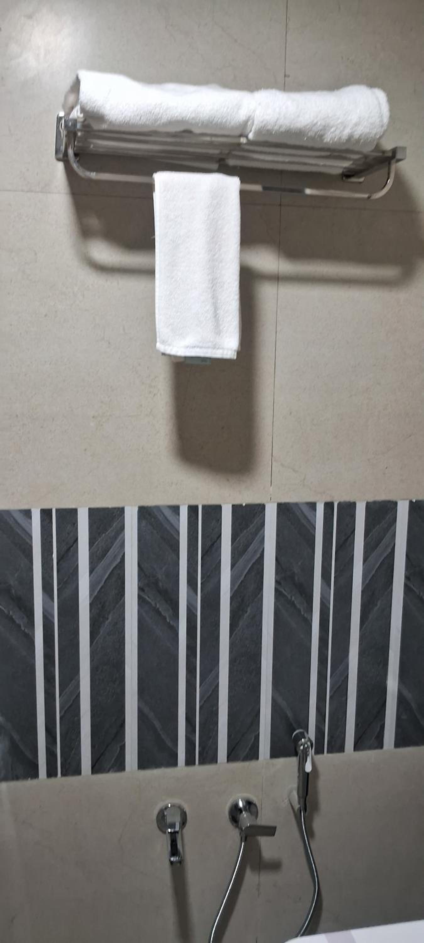 Deluxe Double or Twin Room - Photo 11