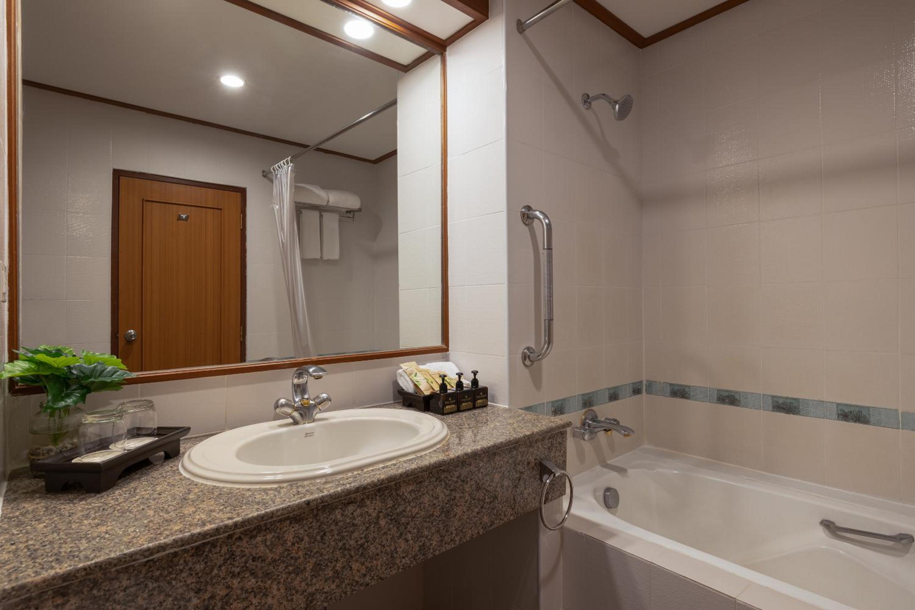 Suite - Photo 6