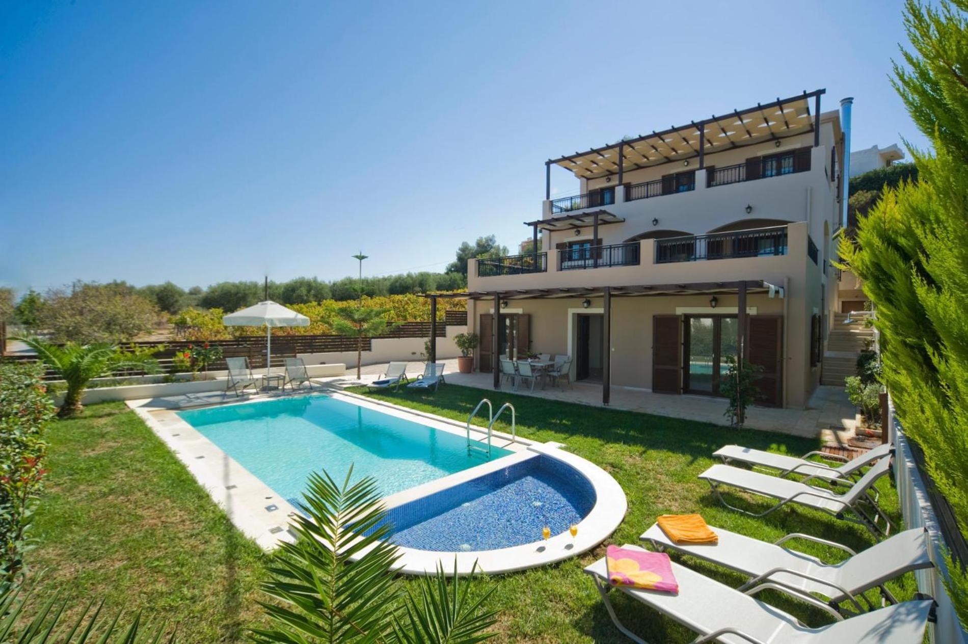 Six-Bedroom Villa  photo 3