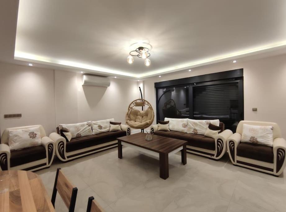 Three-Bedroom Villa photo 1