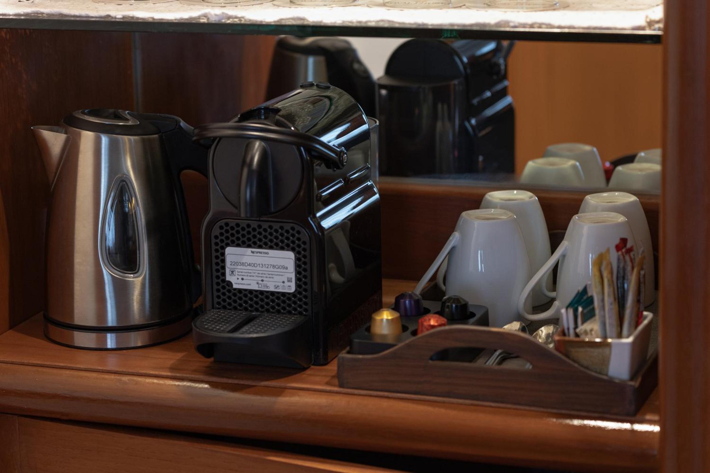 Suite - Photo 12