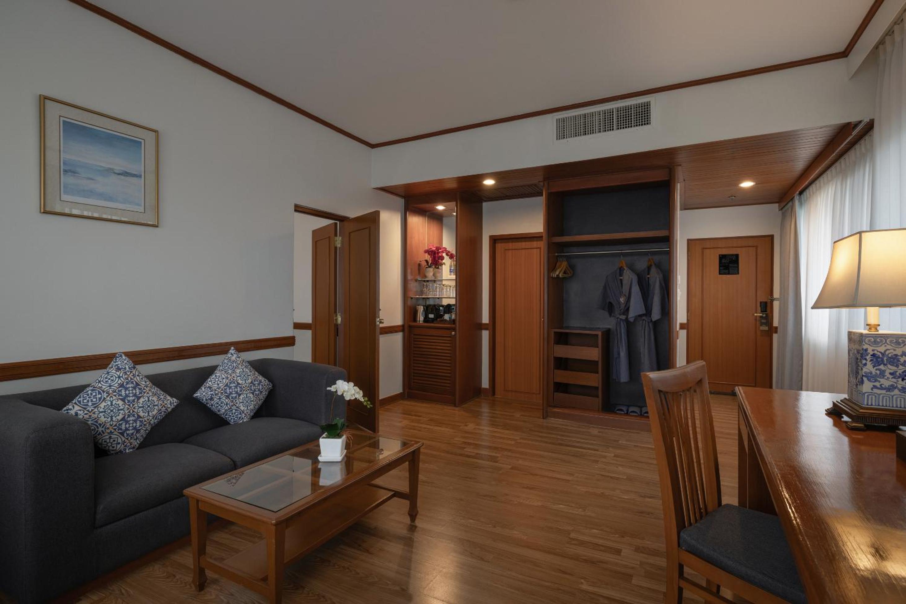 Suite - Photo 2