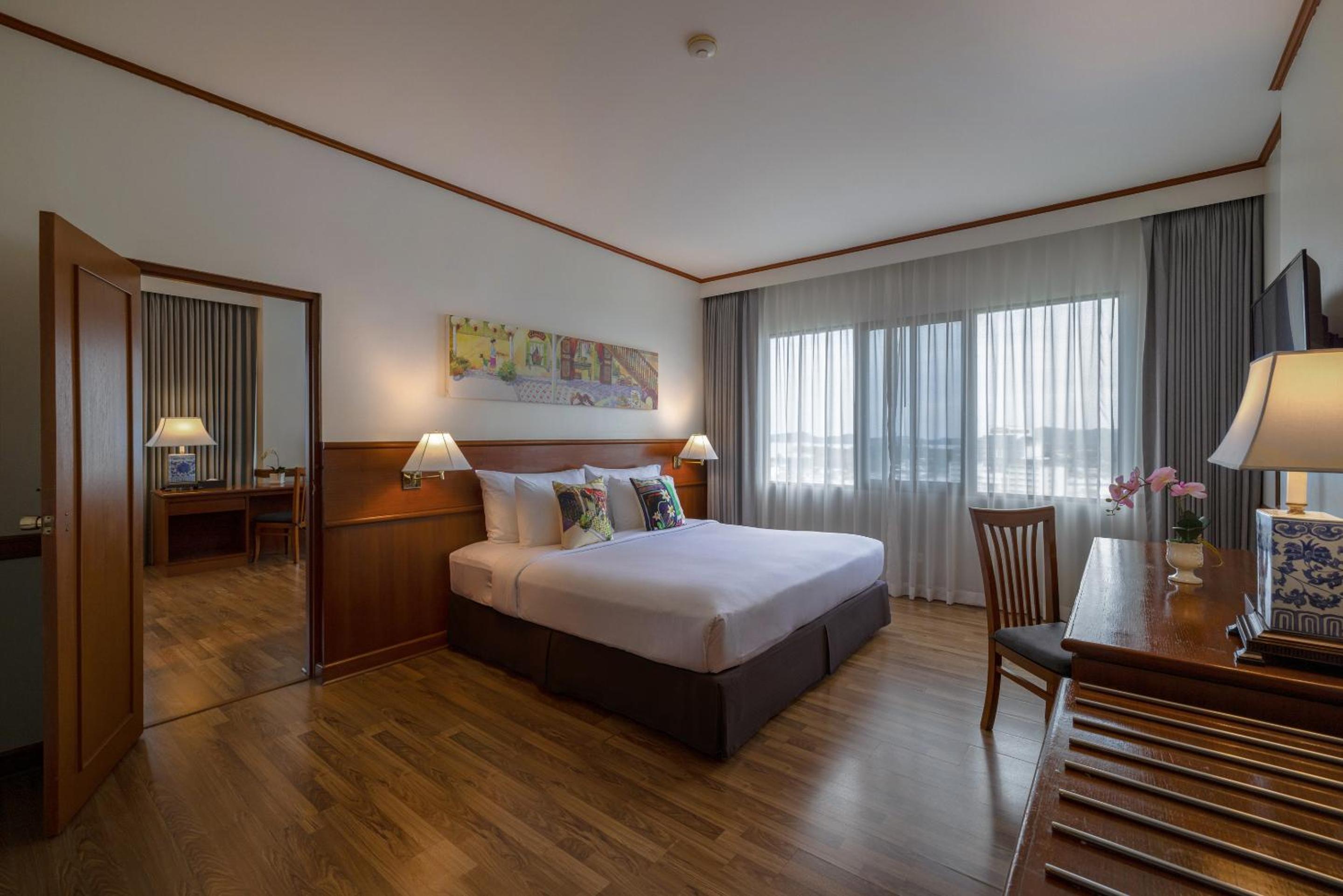 Suite - Photo 3