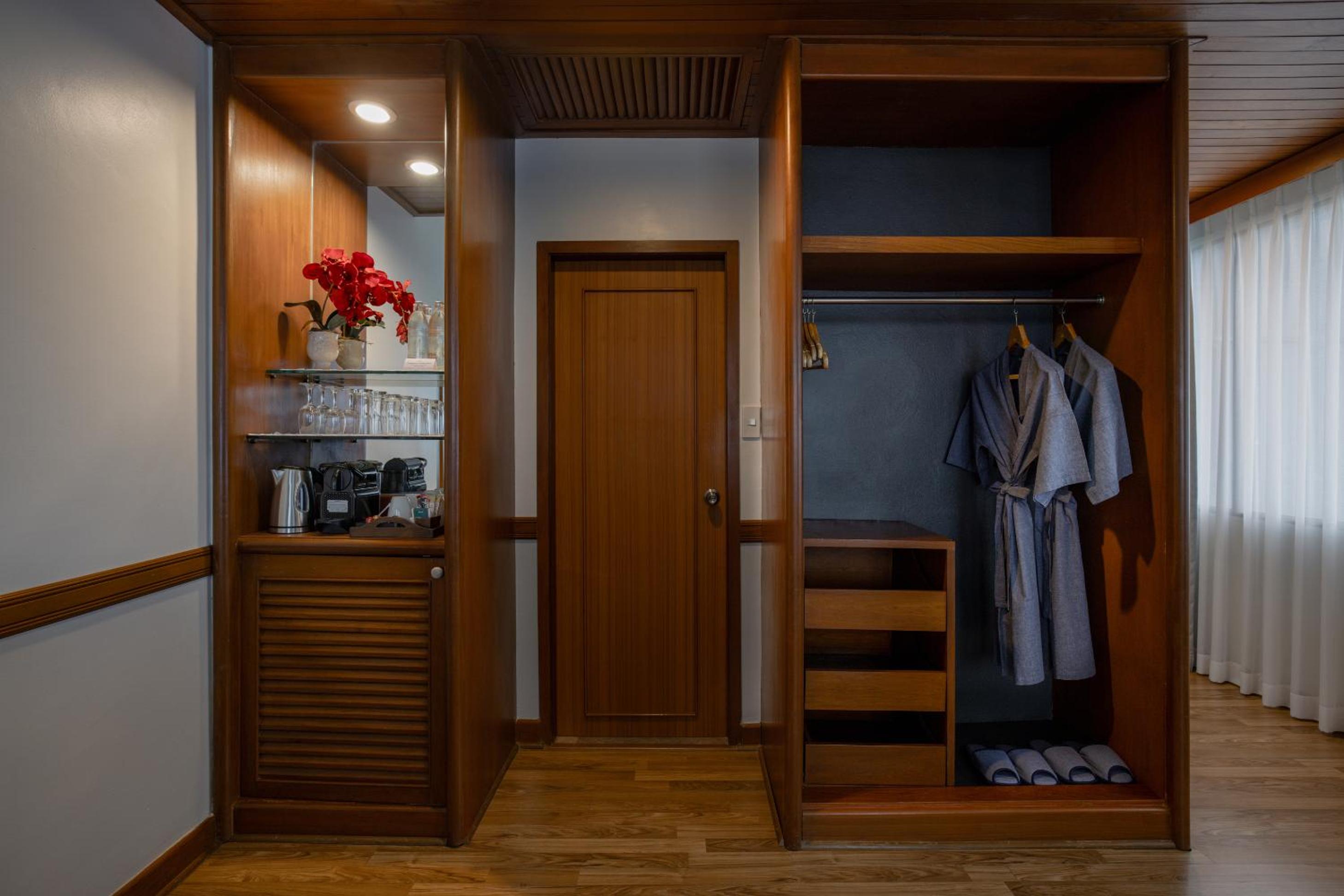 Suite - Photo 5