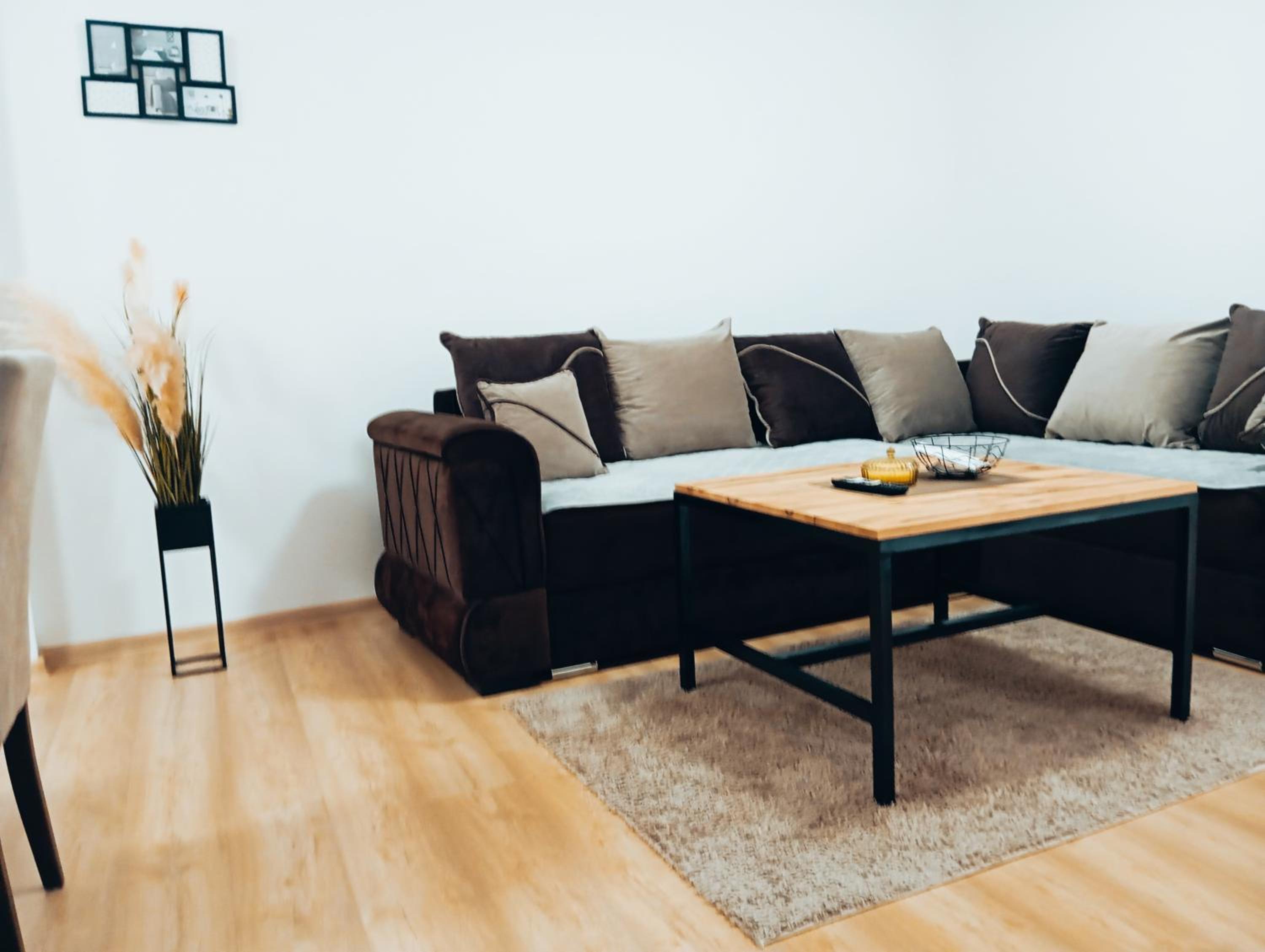 One-Bedroom Apartment photo 1