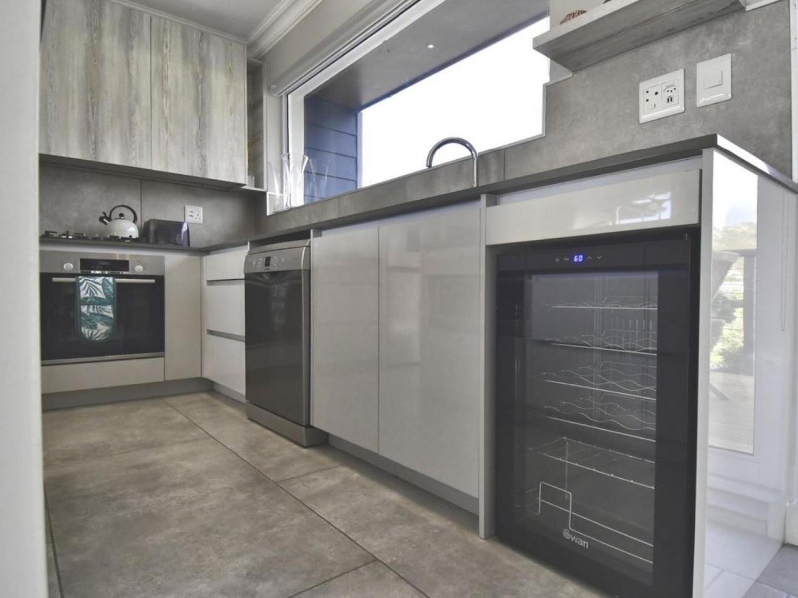 Two-Bedroom Apartment with Partial Ocean View photo 3