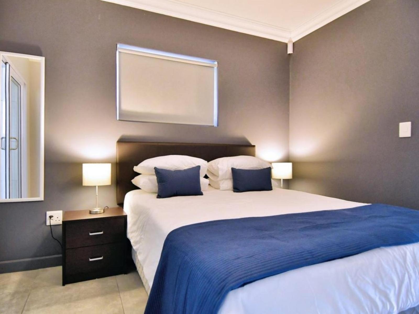 One-Bedroom Apartment with Balcony and Mountain View   photo 1