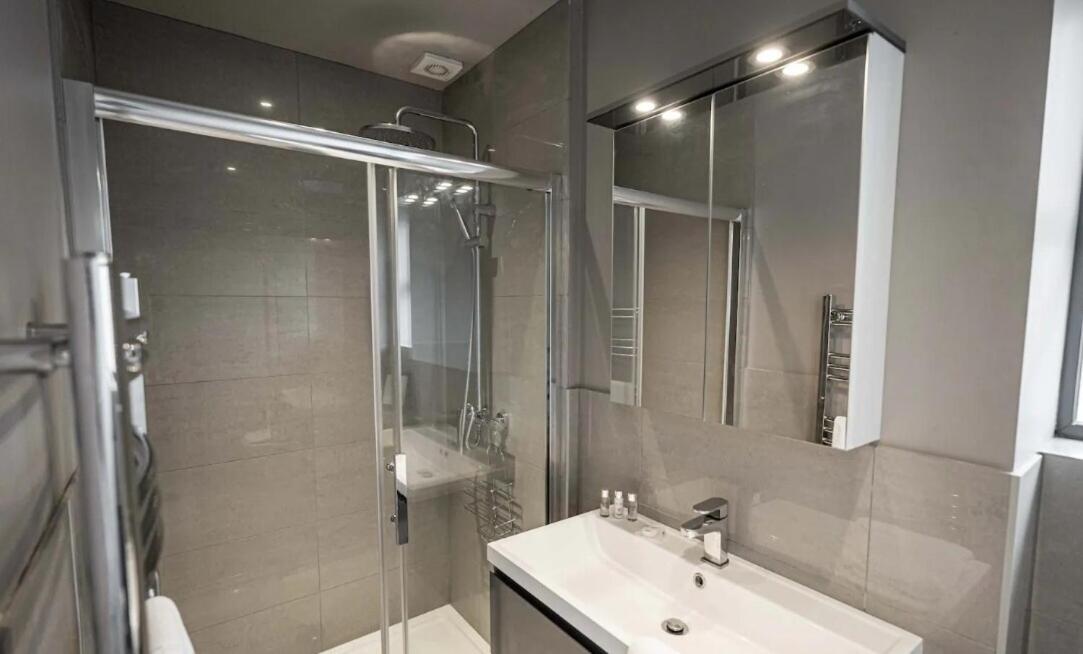 Three-Bedroom House photo 2