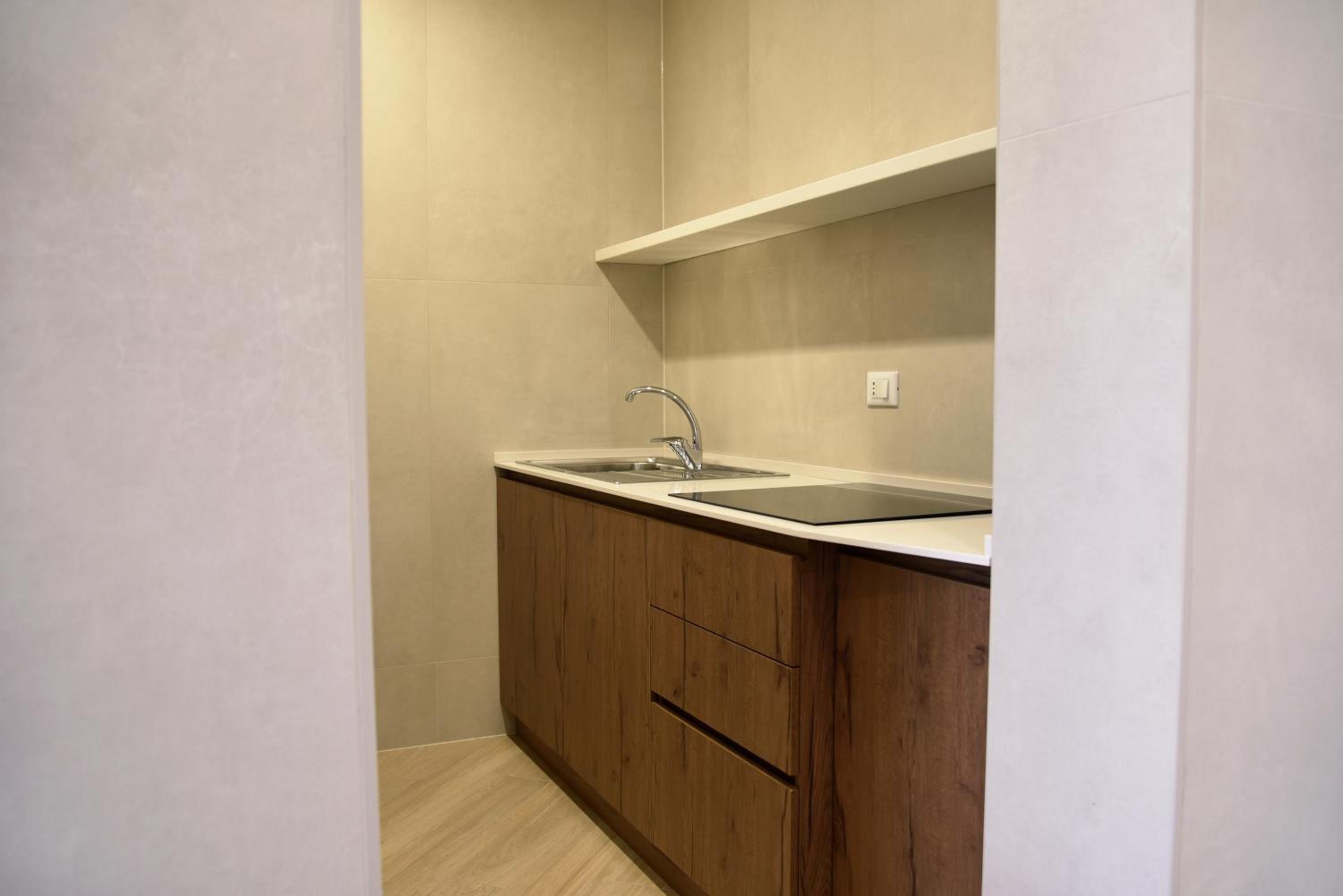 Studio Apartment with Balcony photo 3
