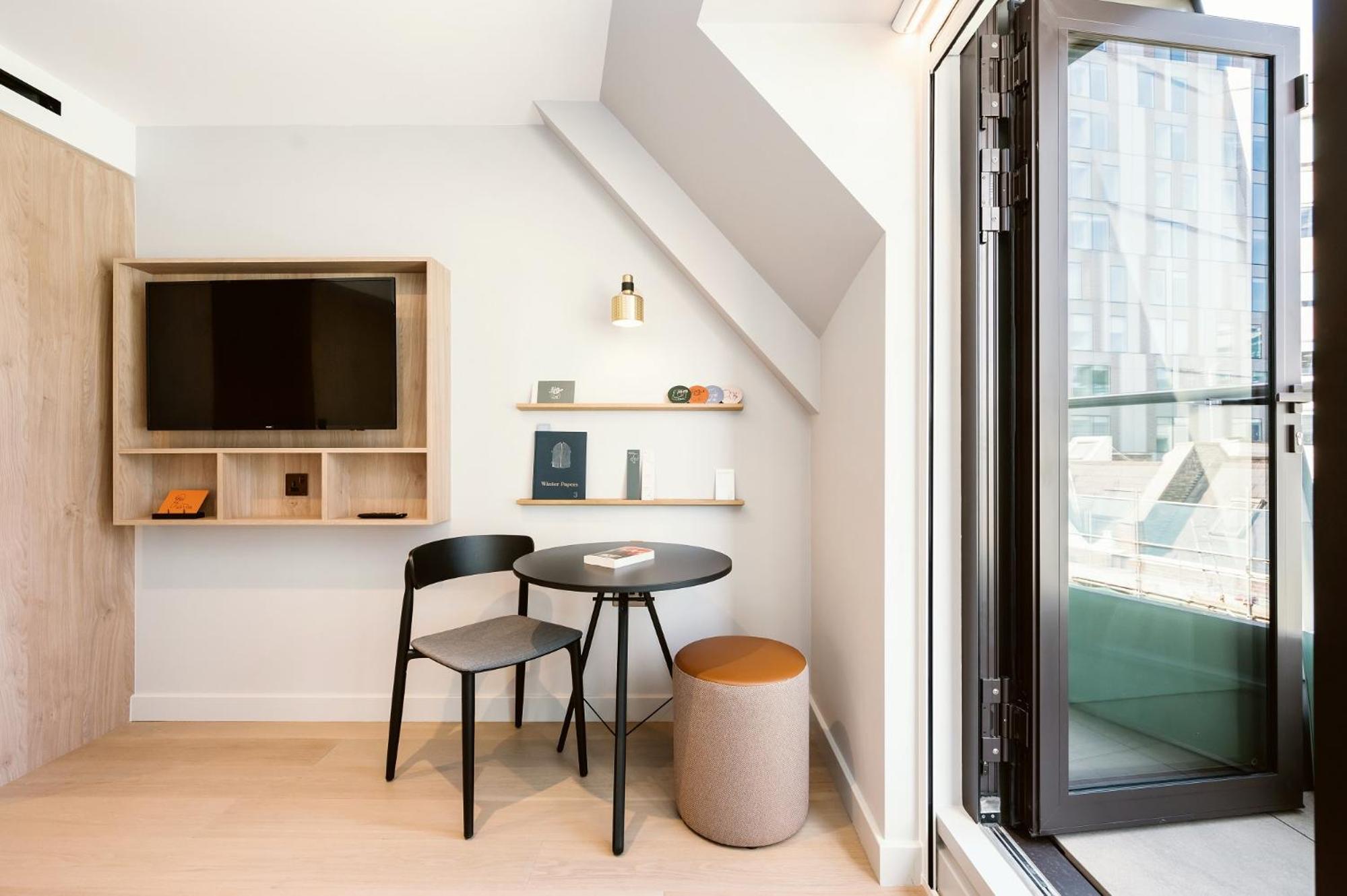 Studio with Balcony photo 3