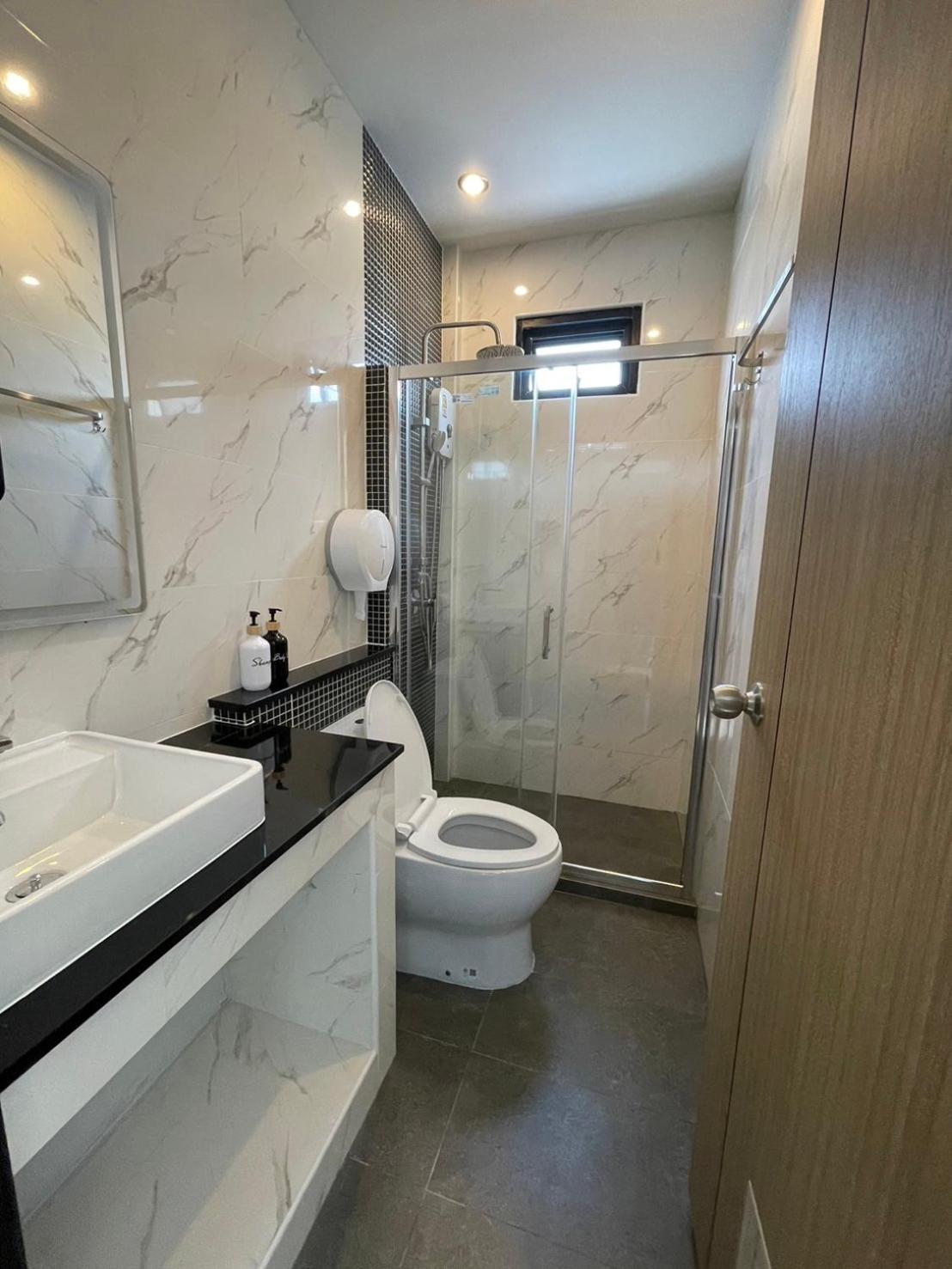 King Suite with Balcony photo 2