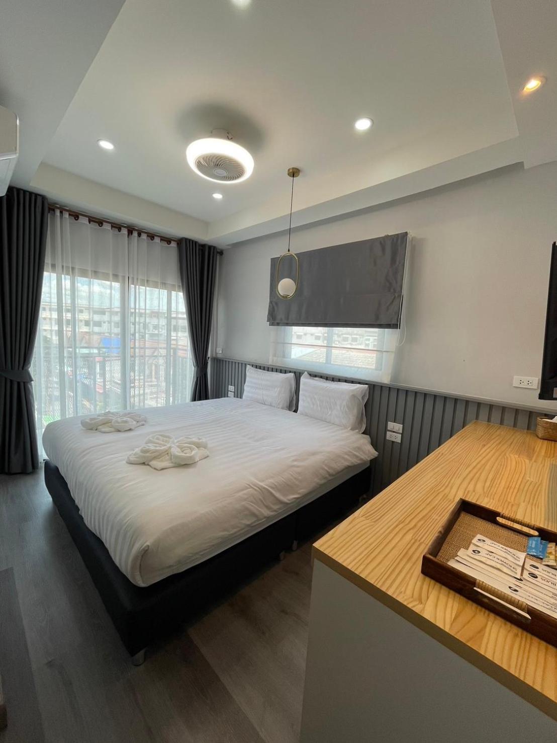 King Suite with Balcony photo 1