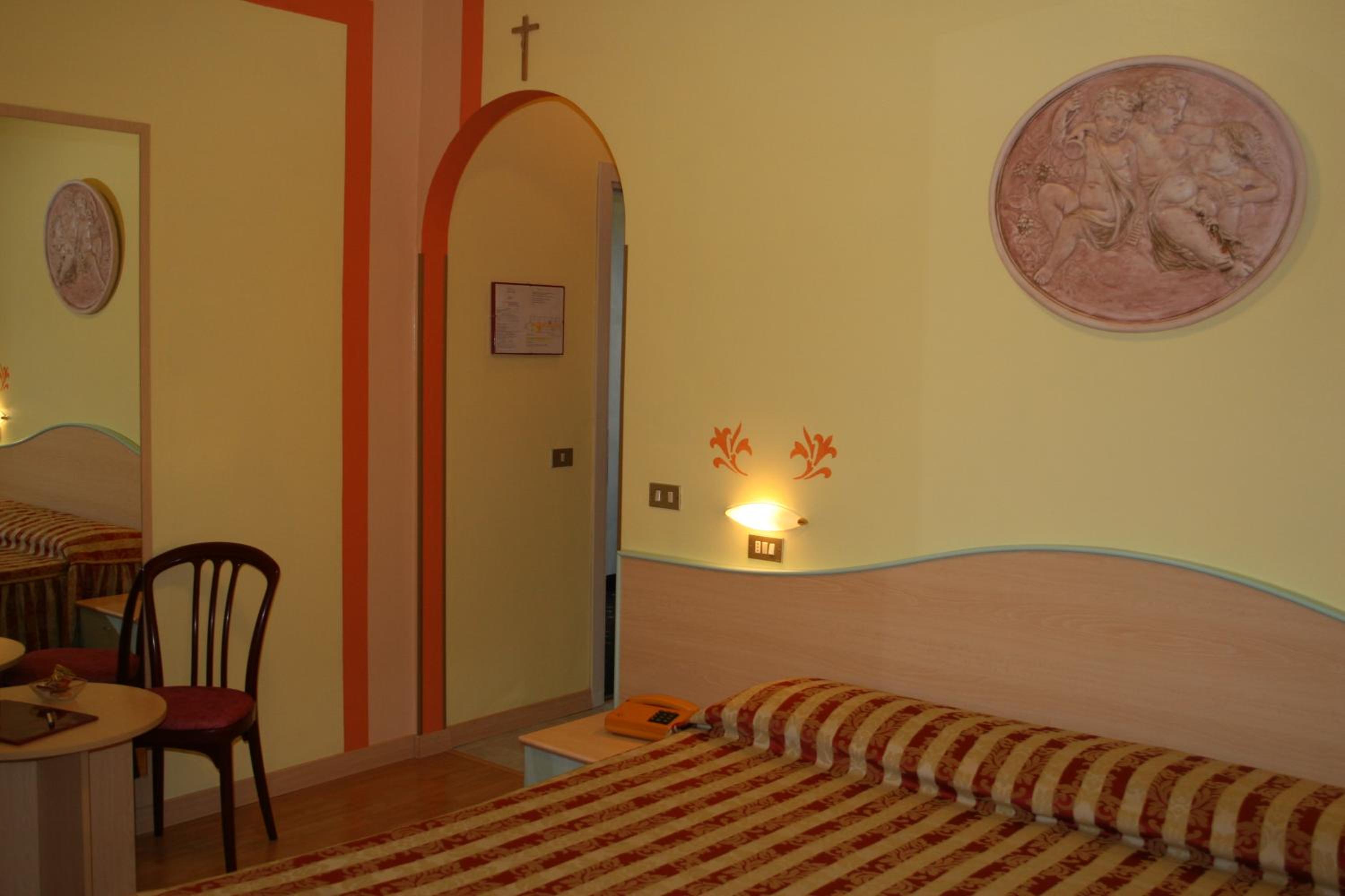 Double Room - Photo 6